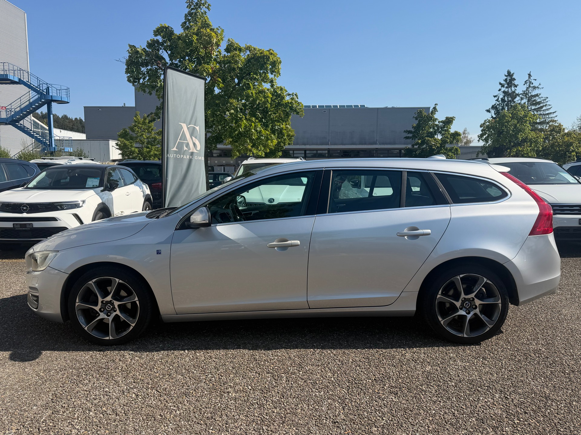 VOLVO V60 D4 OceanRace Geartronic-image-7