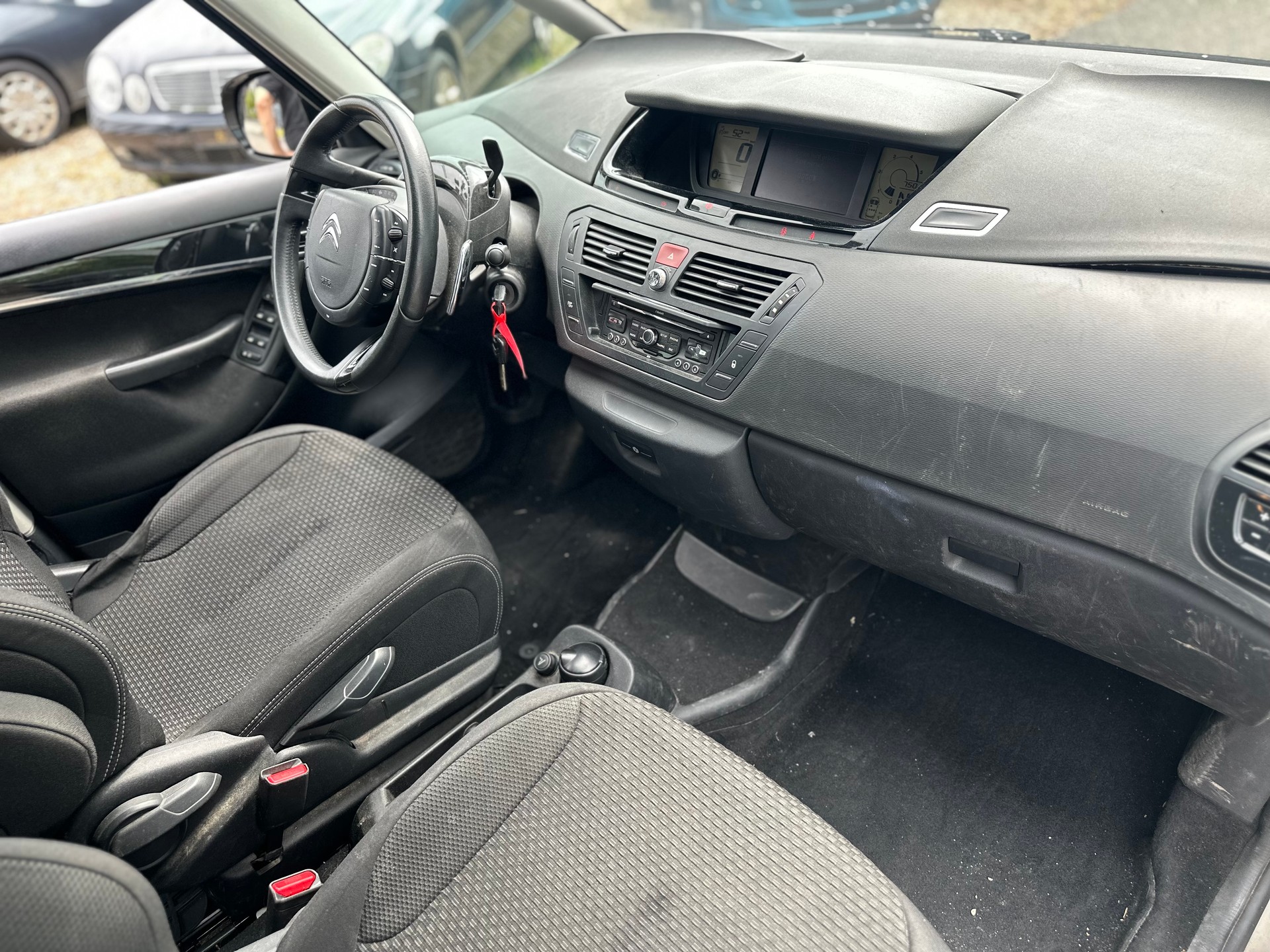 CITROEN Grand C4 Picasso 1.6 HDI 16V Swiss Style EGS6-image-8