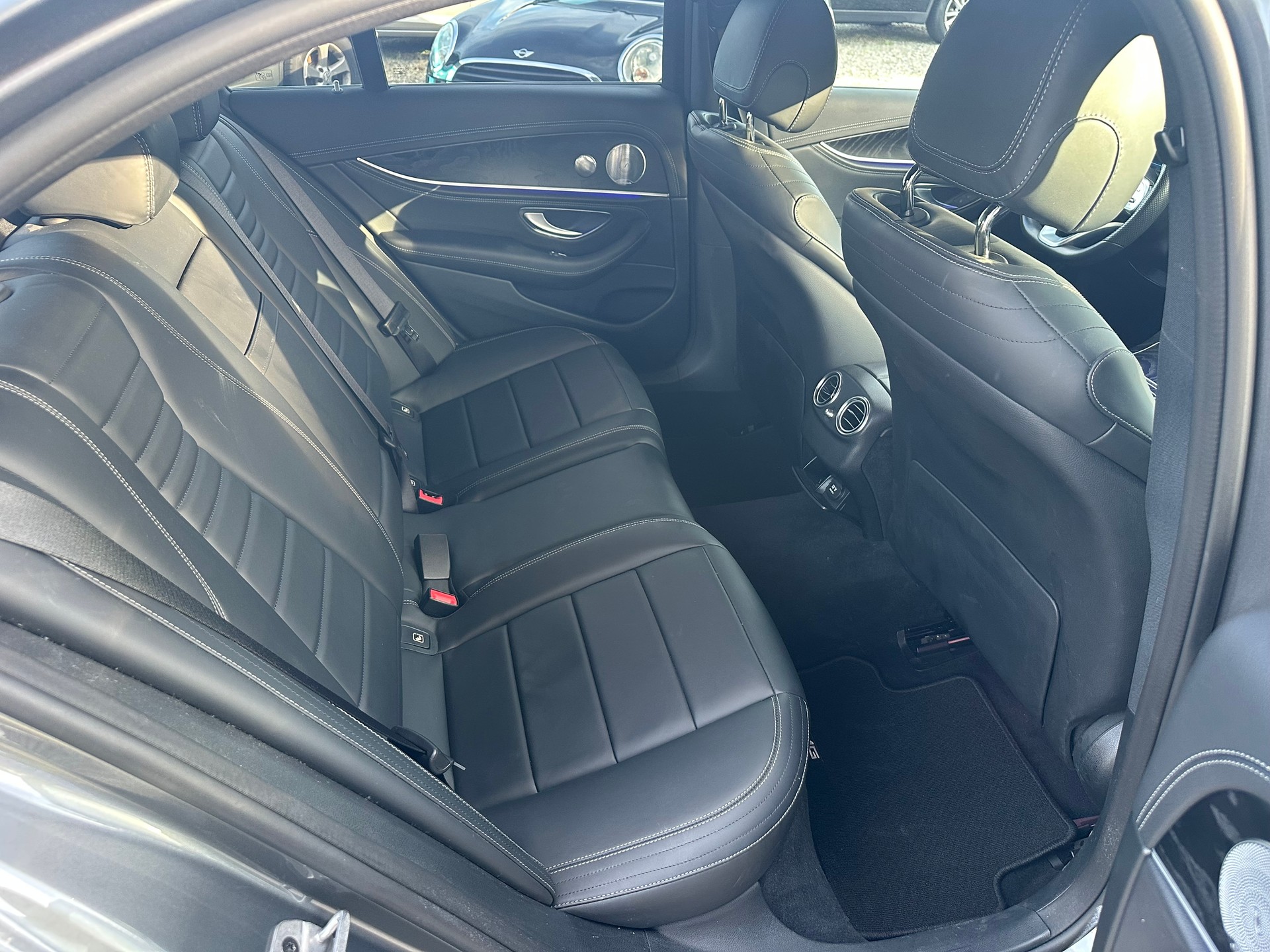 MERCEDES-BENZ E 200 AMG Line 4Matic 9G-Tronic-image-9