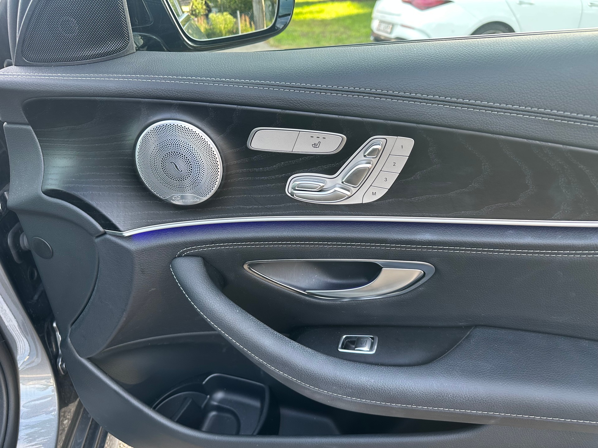 MERCEDES-BENZ E 200 AMG Line 4Matic 9G-Tronic-image-10
