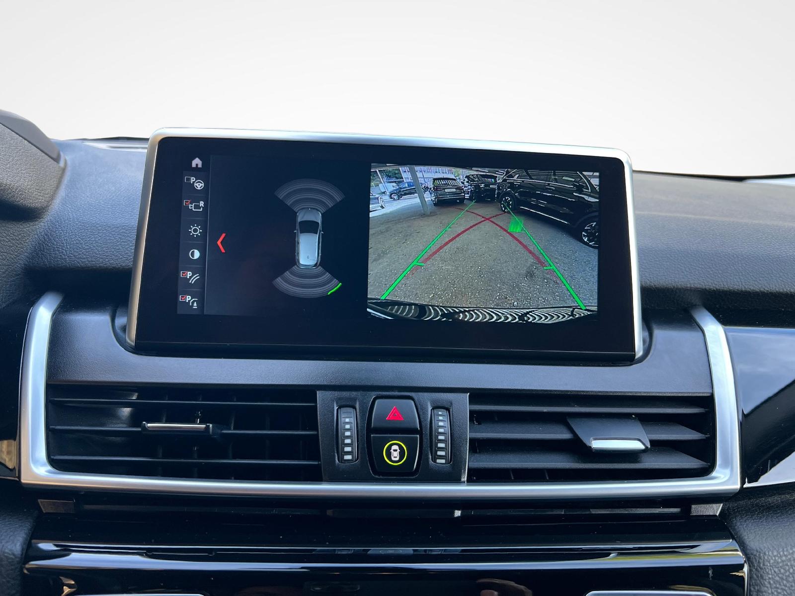 BMW 225xe Active Tourer-image-12