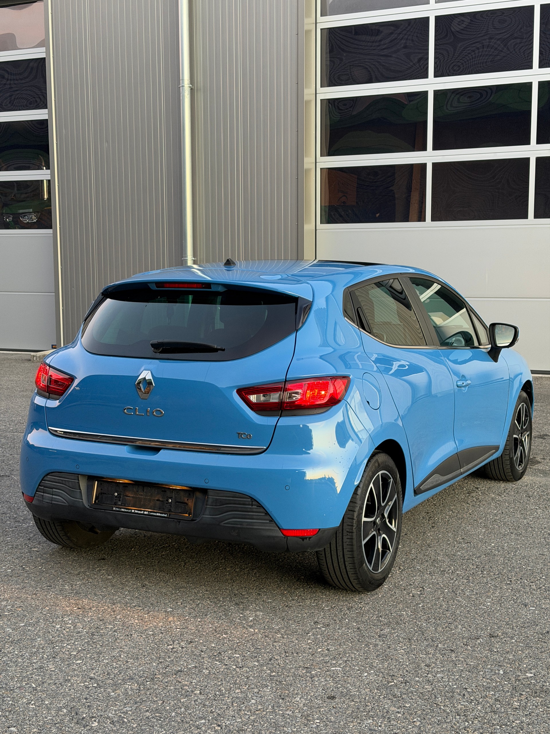 RENAULT Clio 0.9 12V Swiss Edition-image-5
