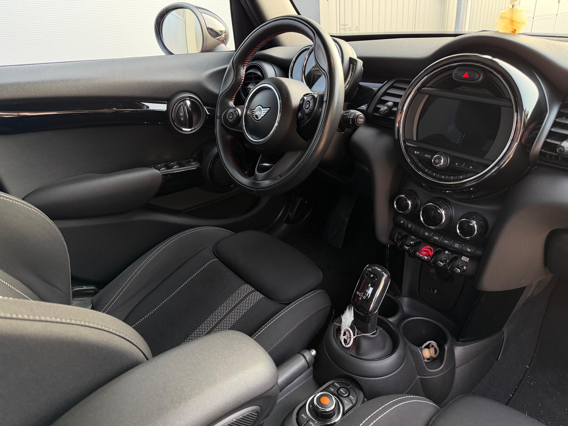 MINI Cooper S 5door Édition limitée ( URBAN SPIRIT 4/15 )-image-7