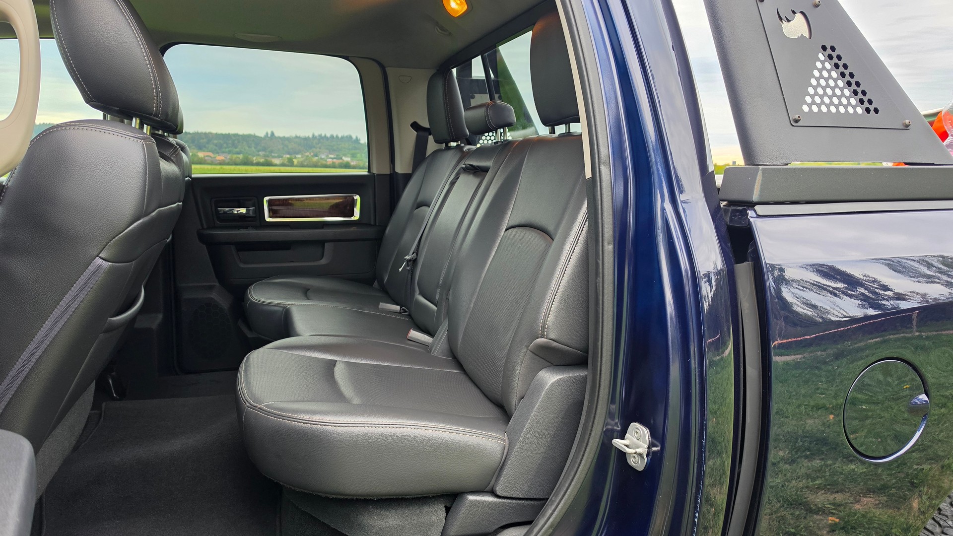 DODGE RAM 1500 5.7 V8 HEMI Crew Cab Laramie 4X4-image-25