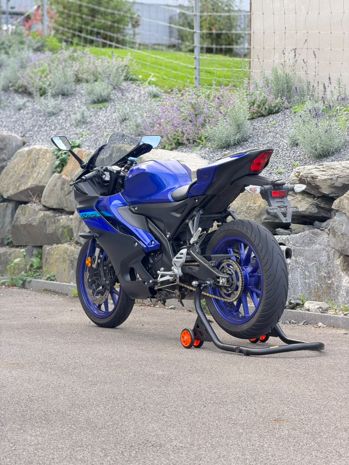 YAMAHA YZF-R 125 ABS-image-1
