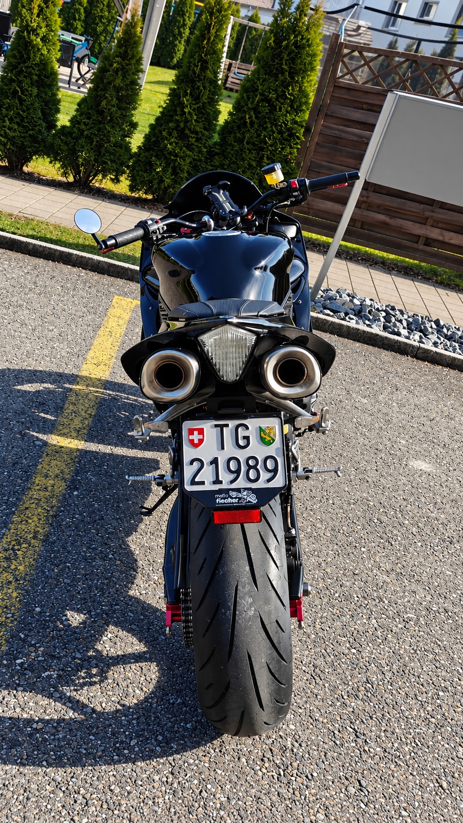 YAMAHA YZF-R1-image-2