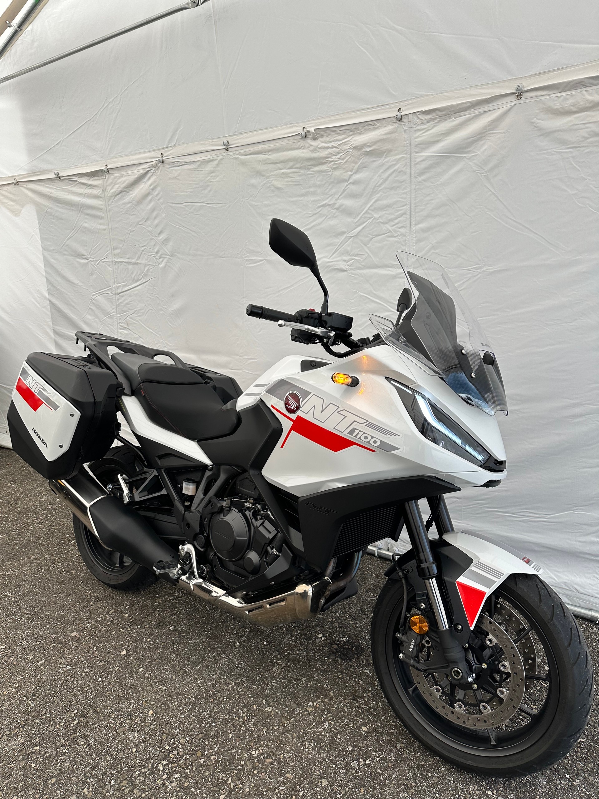 HONDA NT 1100-image-1