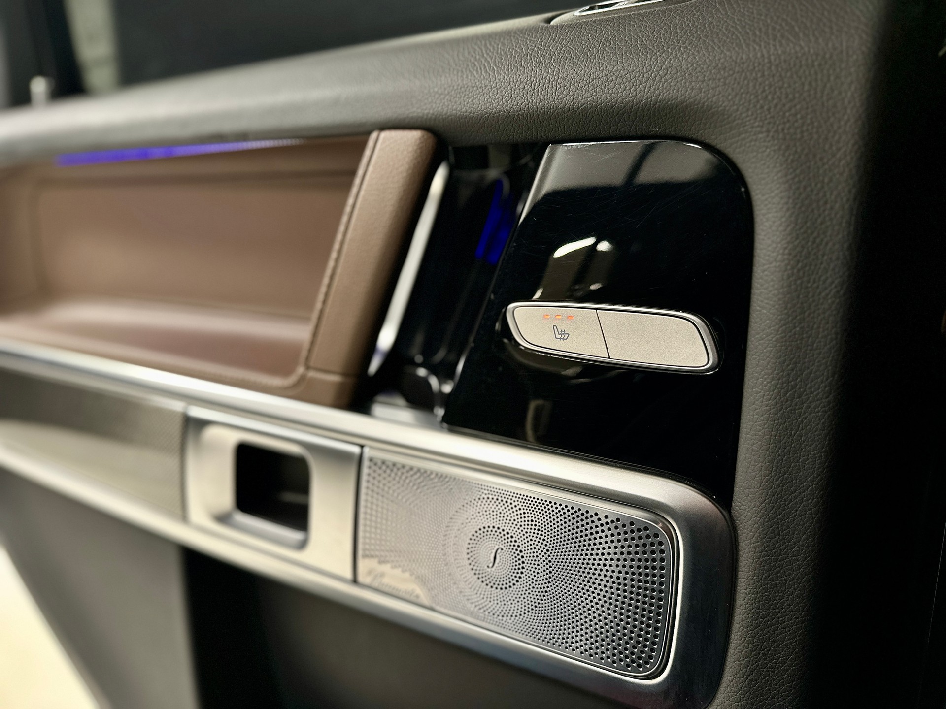 MERCEDES-BENZ G 400 d AMG Line 9G-Tronic-image-17
