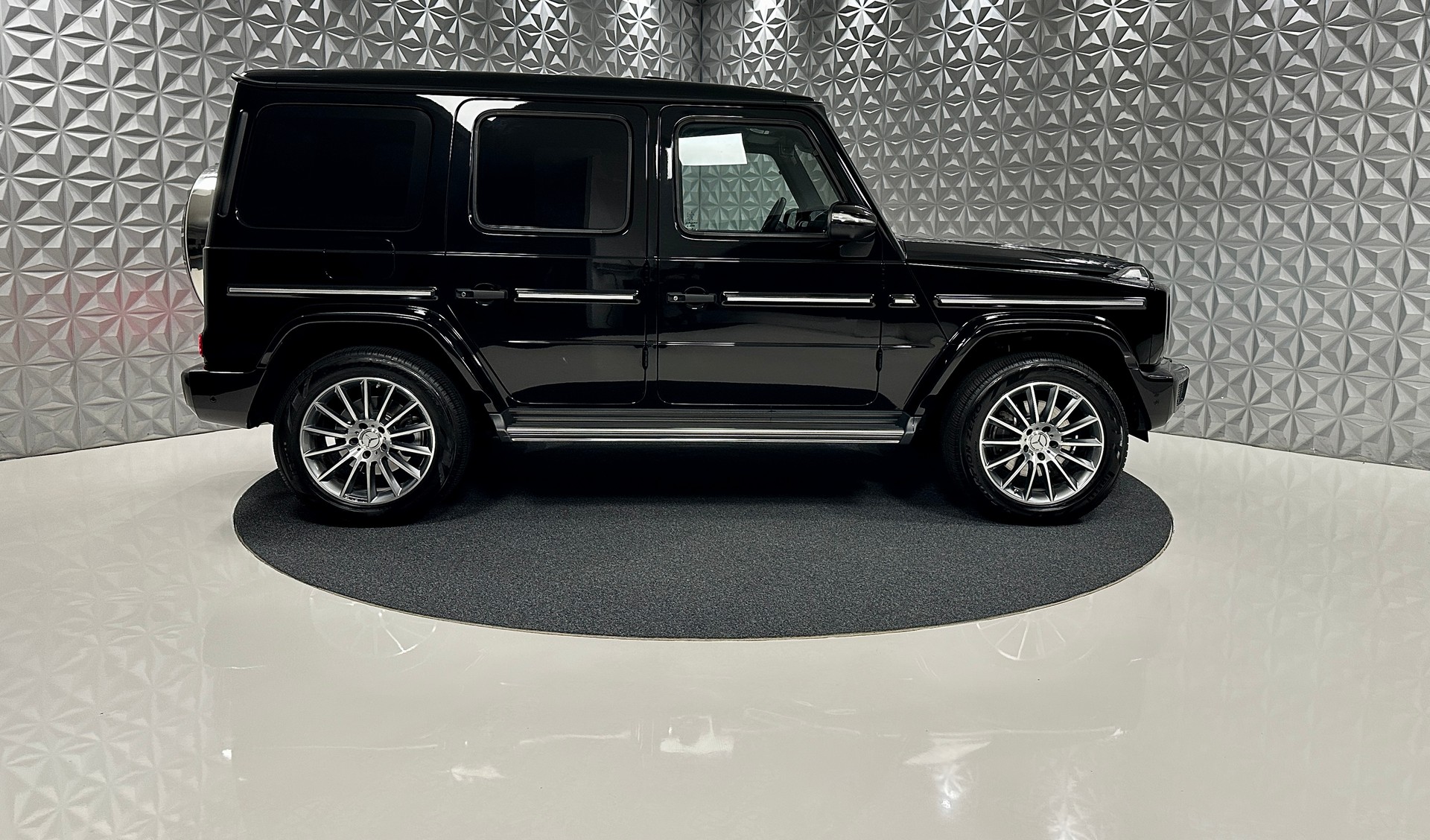 MERCEDES-BENZ G 400 d AMG Line 9G-Tronic-showroom-element-3