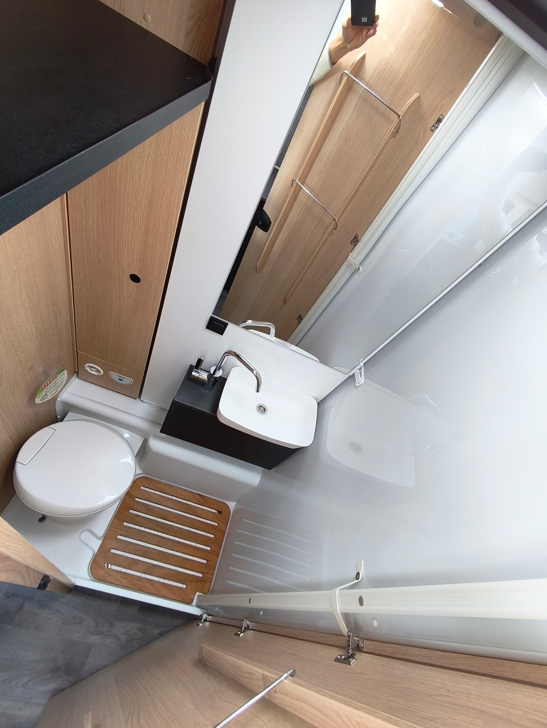SUNLIGHT T 67 S mit Einzelbett & Hubbett!-image-14