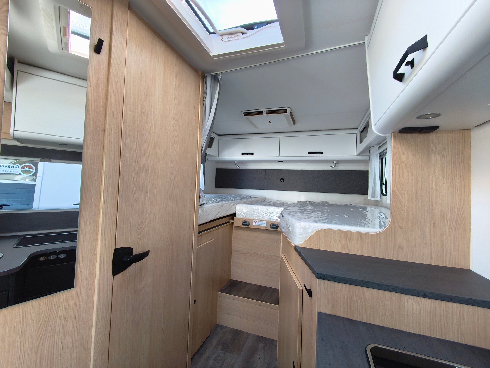 SUNLIGHT T 67 S mit Einzelbett & Hubbett!-image-10