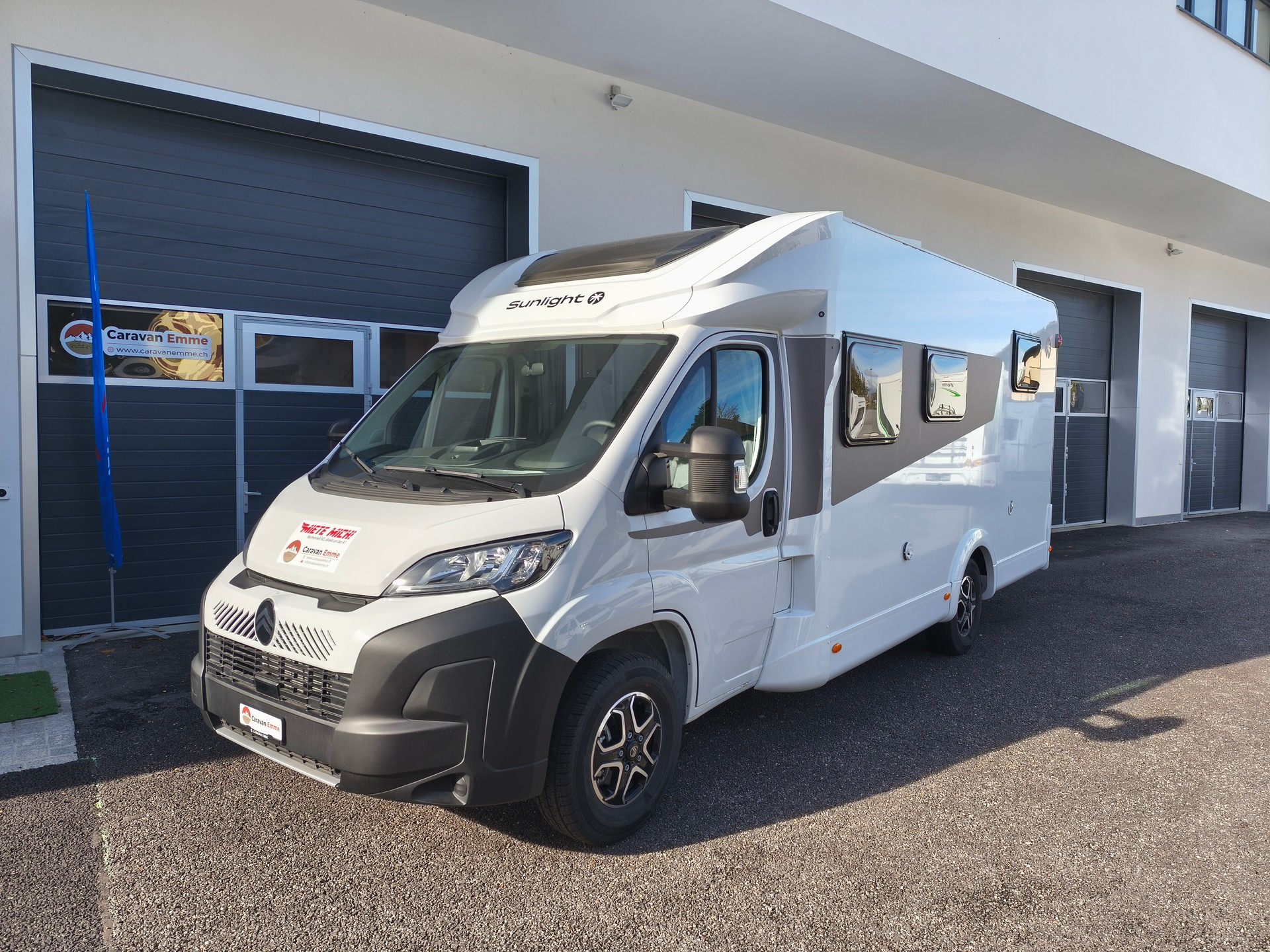 SUNLIGHT T 67 S mit Einzelbett & Hubbett!