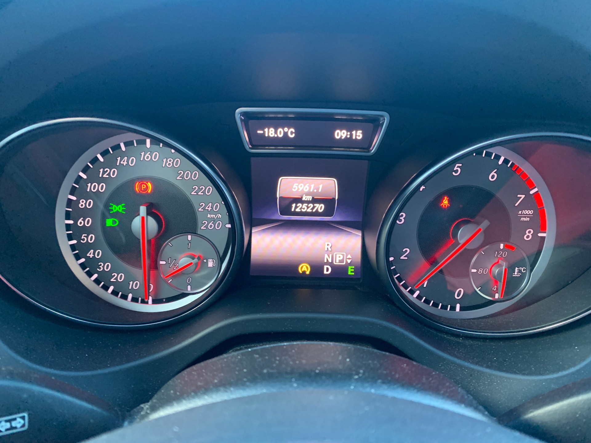 MERCEDES-BENZ CLA Shooting Brake 250 AMG Line 7G-DCT 4Matic-image-5