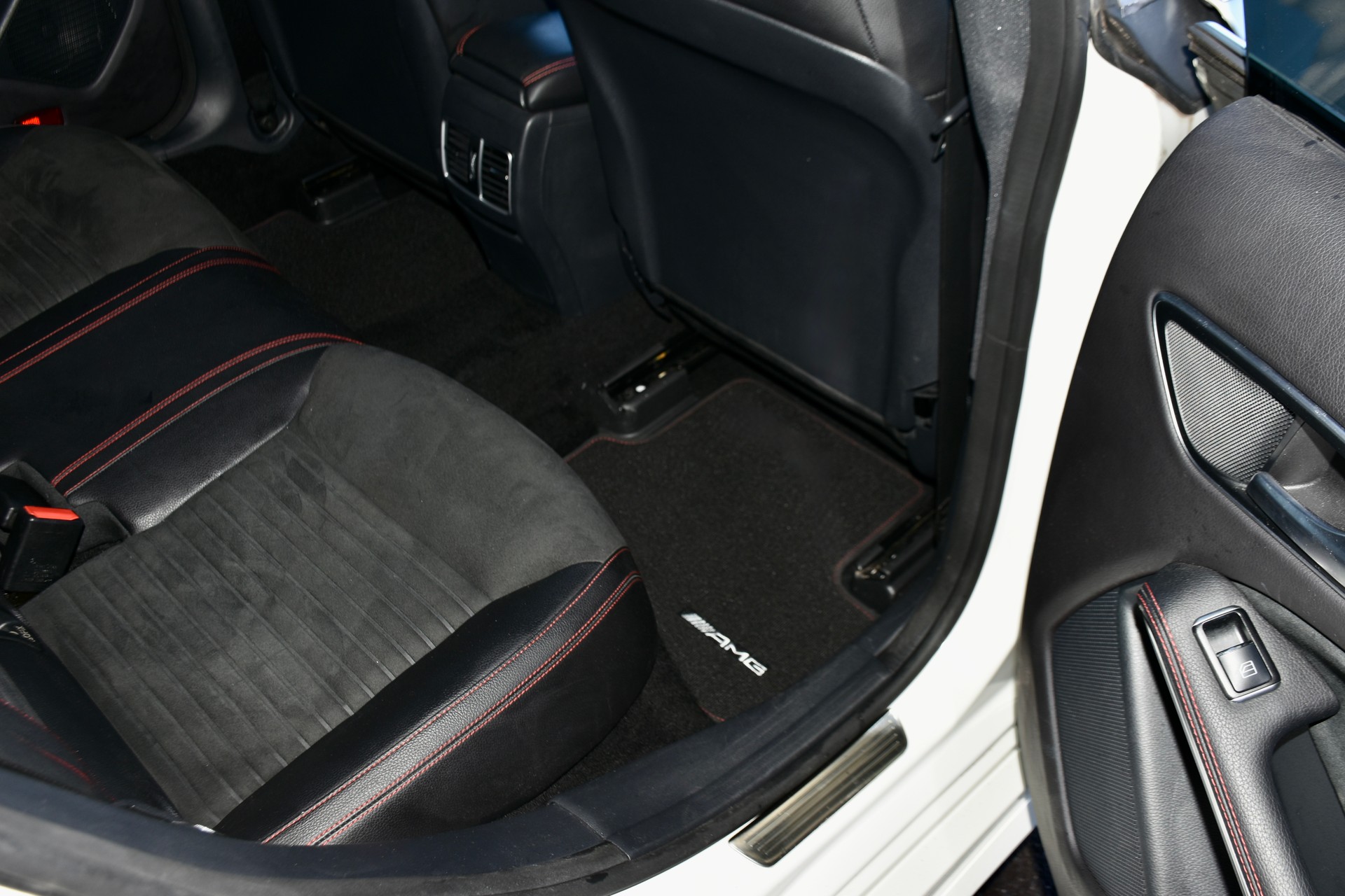 MERCEDES-BENZ CLA Shooting Brake 250 AMG Line 7G-DCT 4Matic-image-8