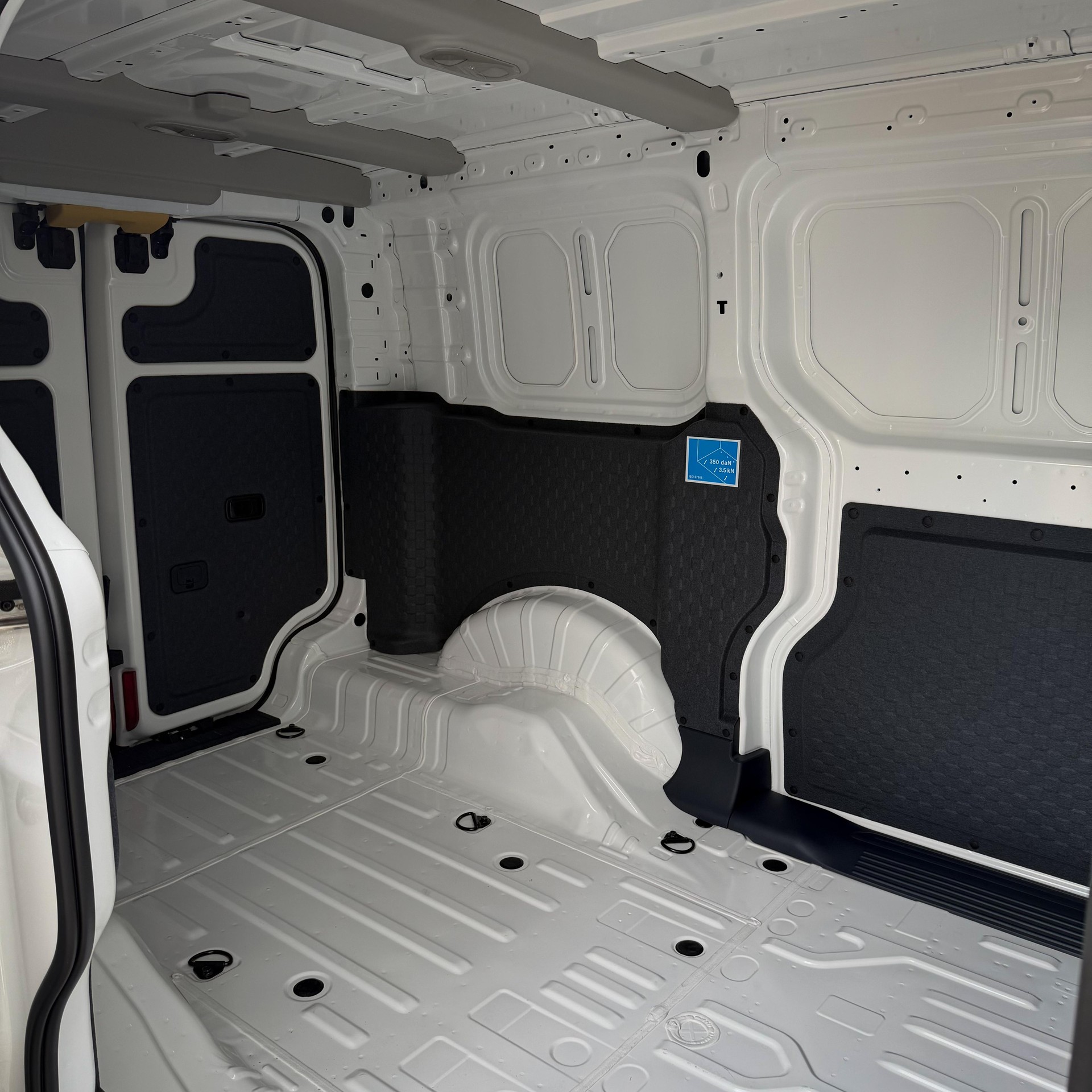 KIA PV5 Cargo 71.2 kWh Plus-image-14