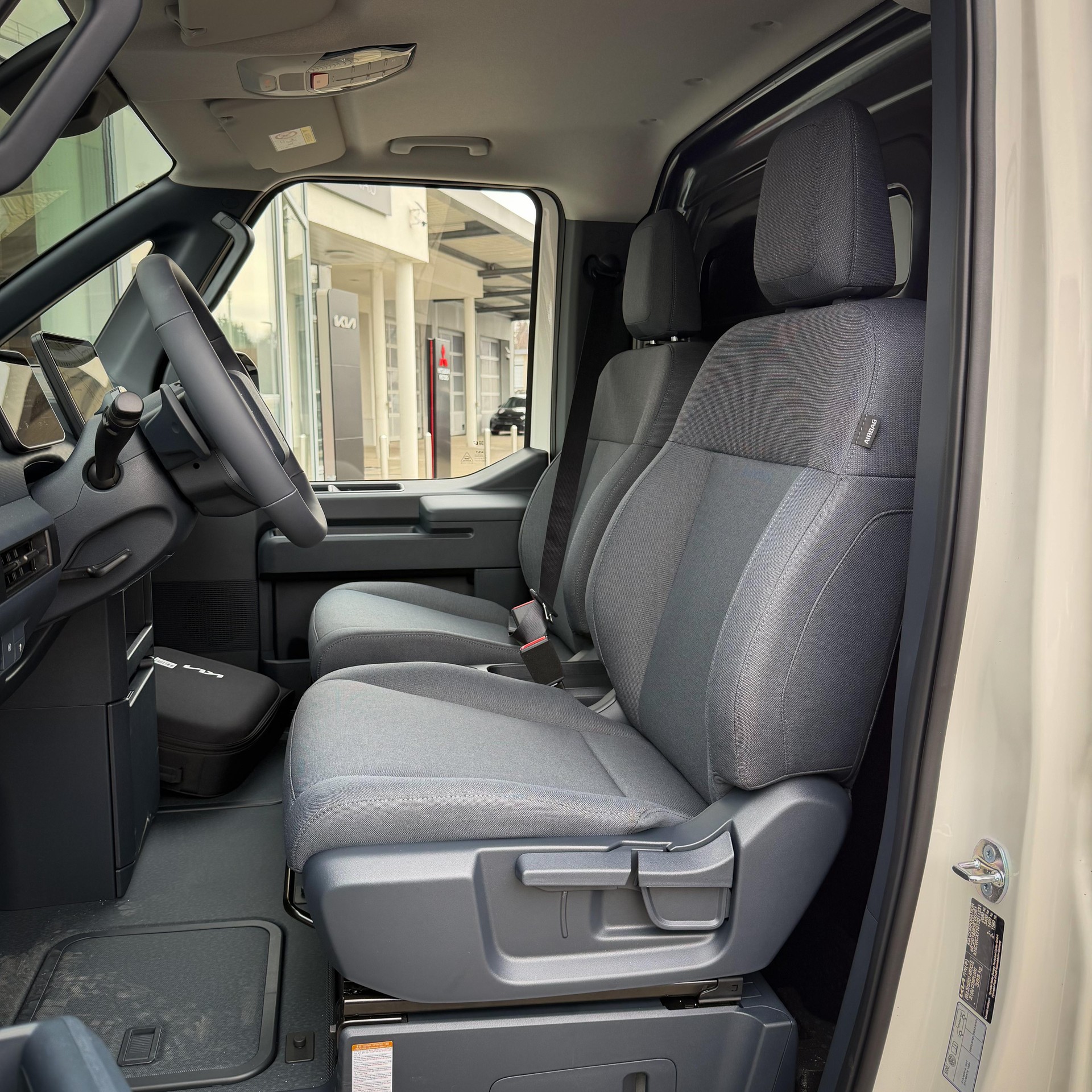 KIA PV5 Cargo 71.2 kWh Plus-image-9