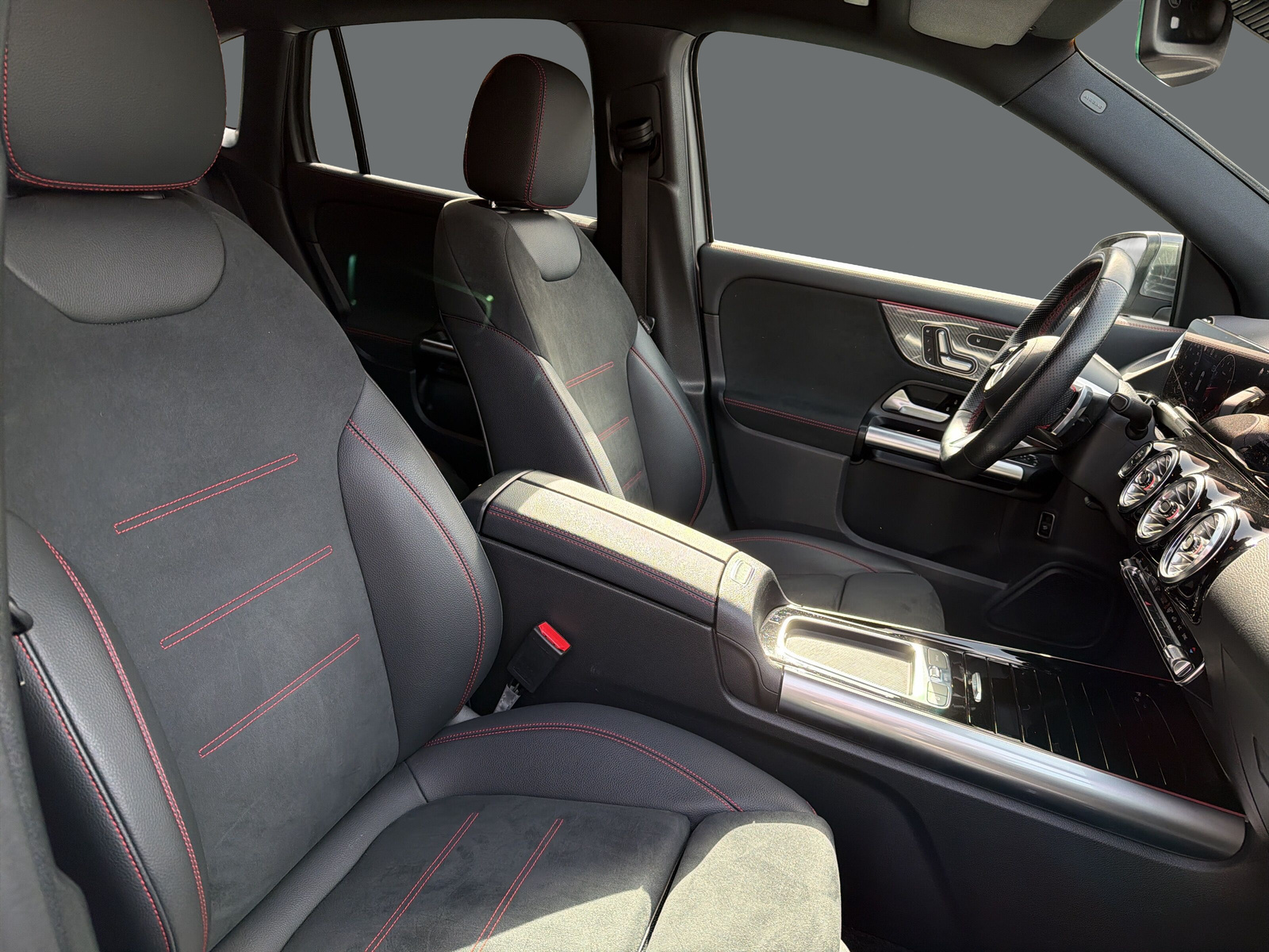 MERCEDES-BENZ GLA 250 4Matic 8G-DCT-image-17