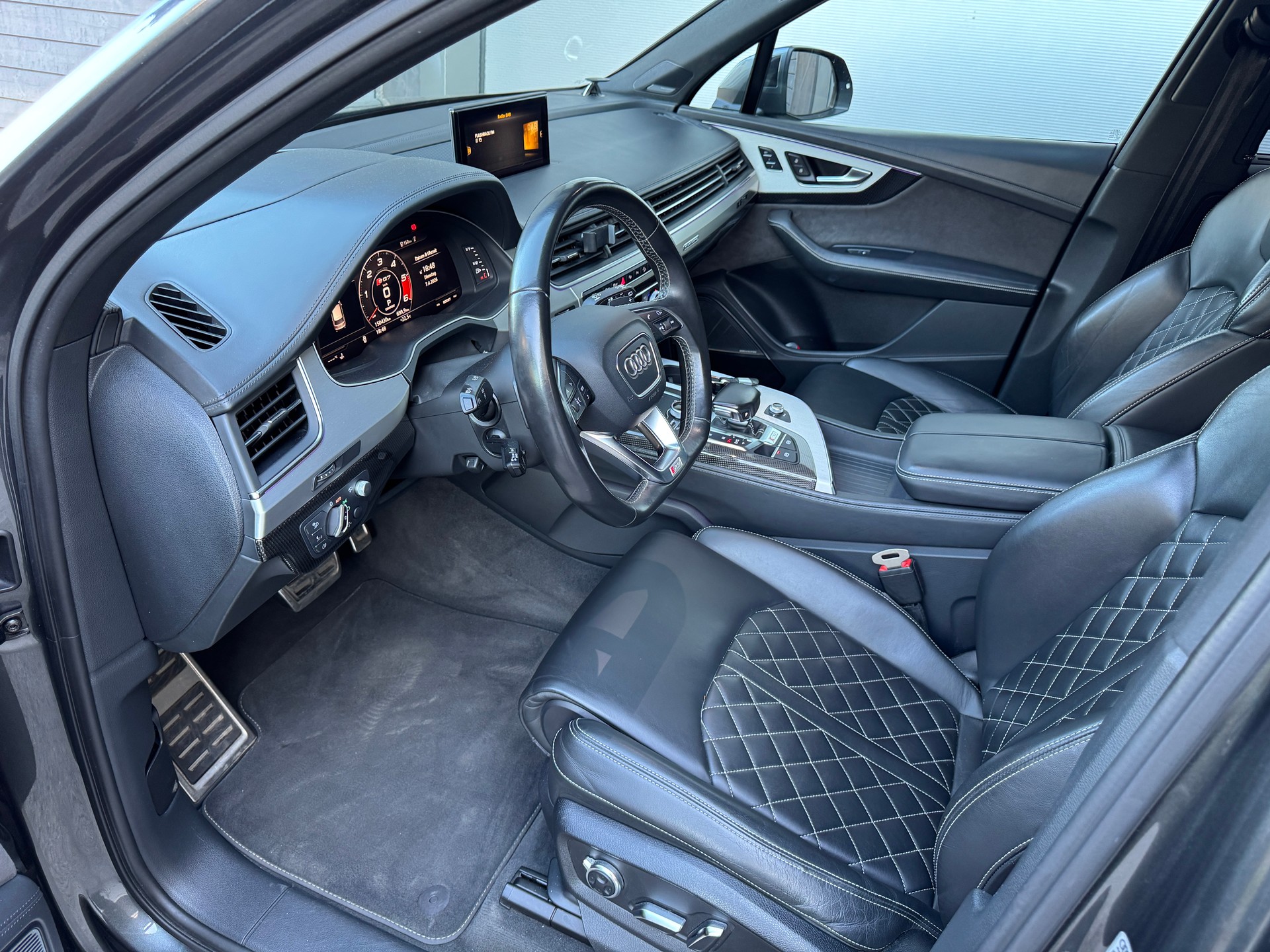 AUDI SQ7 4.0 TDI quattro tiptronic-image-9