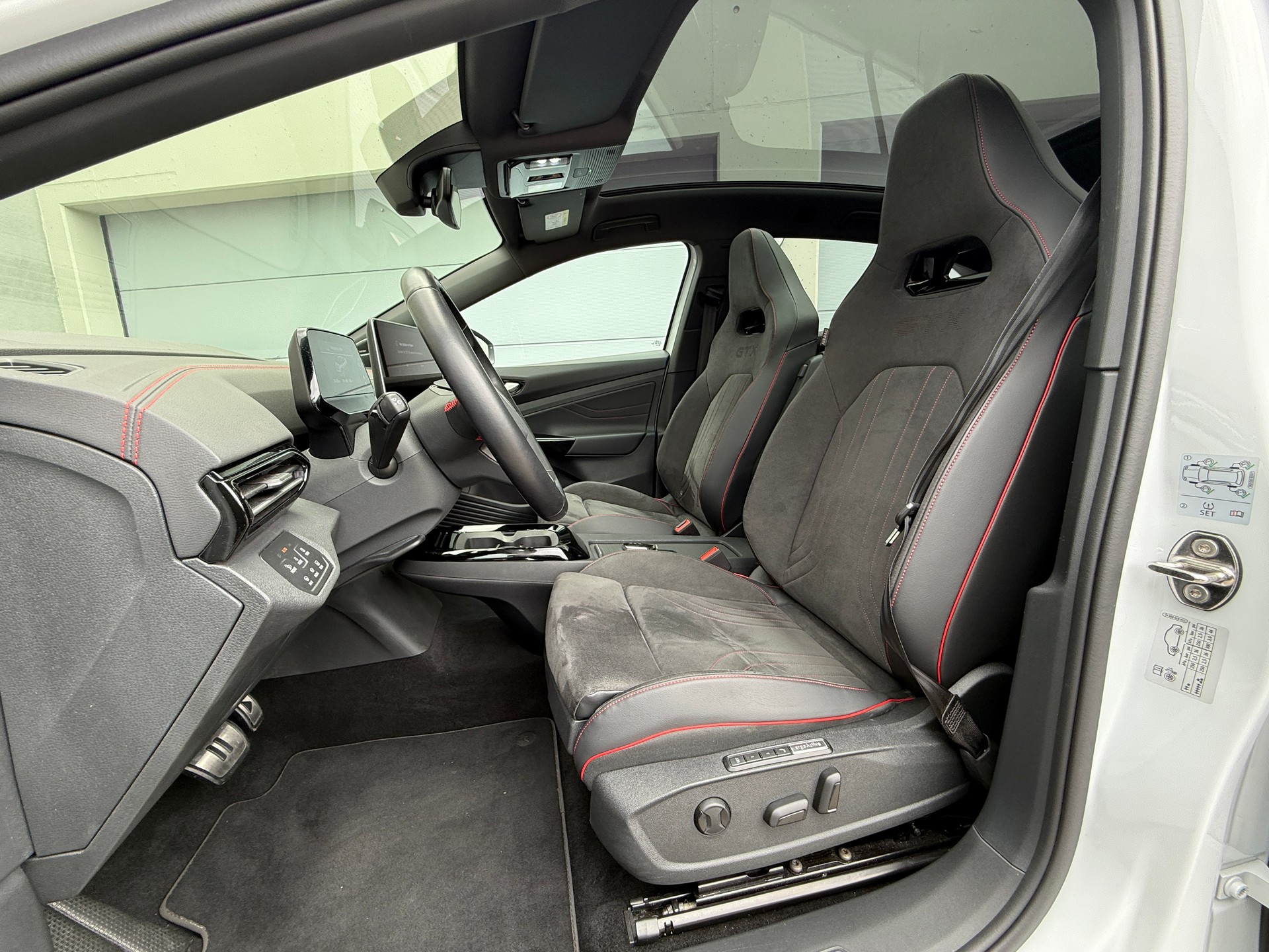 VW ID.5 GTX United 79 kWh 4Motion mit Anhängerkupplung & Panoramadach (neues Modell - 1. Inv. 11.2024)-image-17