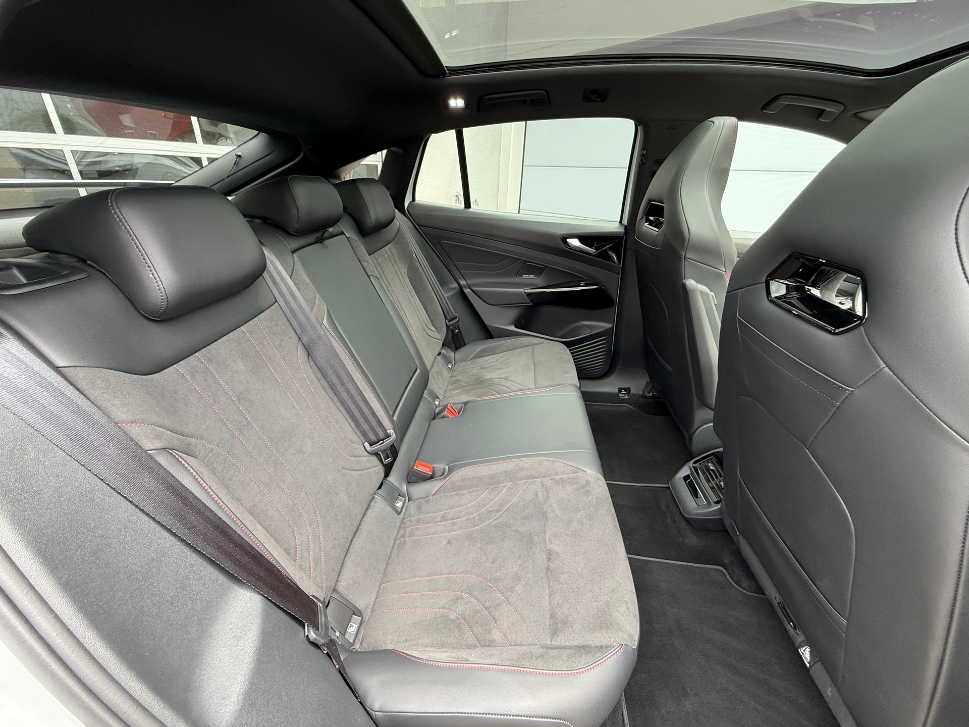 VW ID.5 GTX United 79 kWh 4Motion mit Anhängerkupplung & Panoramadach (neues Modell - 1. Inv. 11.2024)-image-31