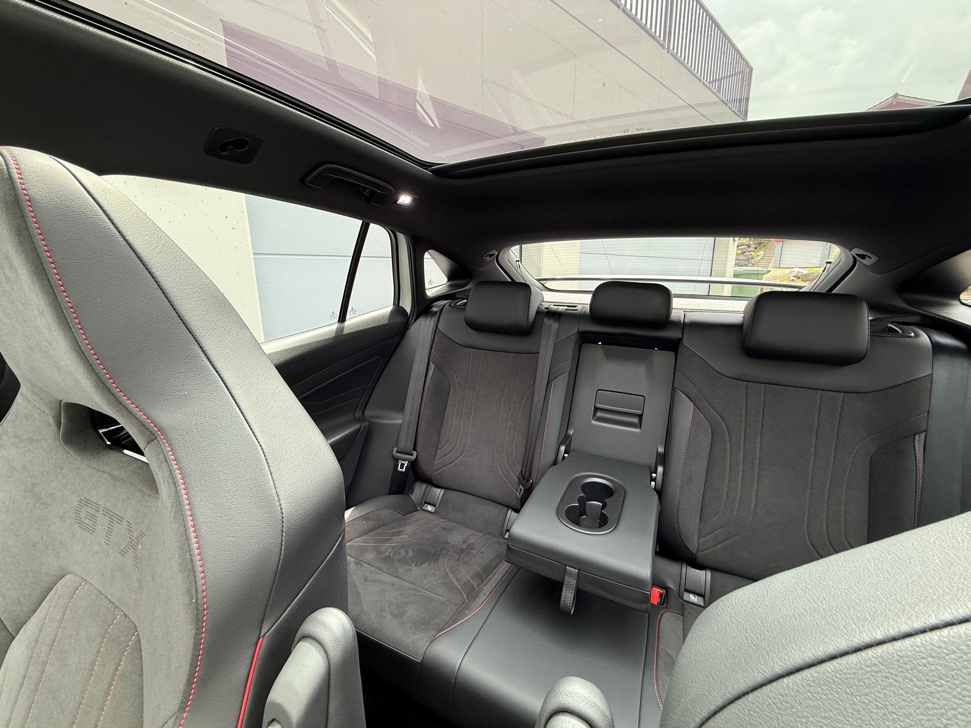 VW ID.5 GTX United 79 kWh 4Motion mit Anhängerkupplung & Panoramadach (neues Modell - 1. Inv. 11.2024)-image-29