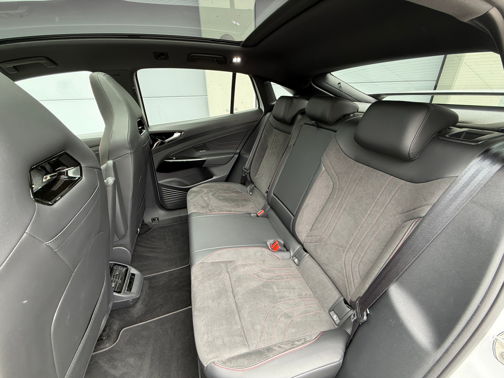 VW ID.5 GTX United 79 kWh 4Motion mit Anhängerkupplung & Panoramadach (neues Modell - 1. Inv. 11.2024)-image-30