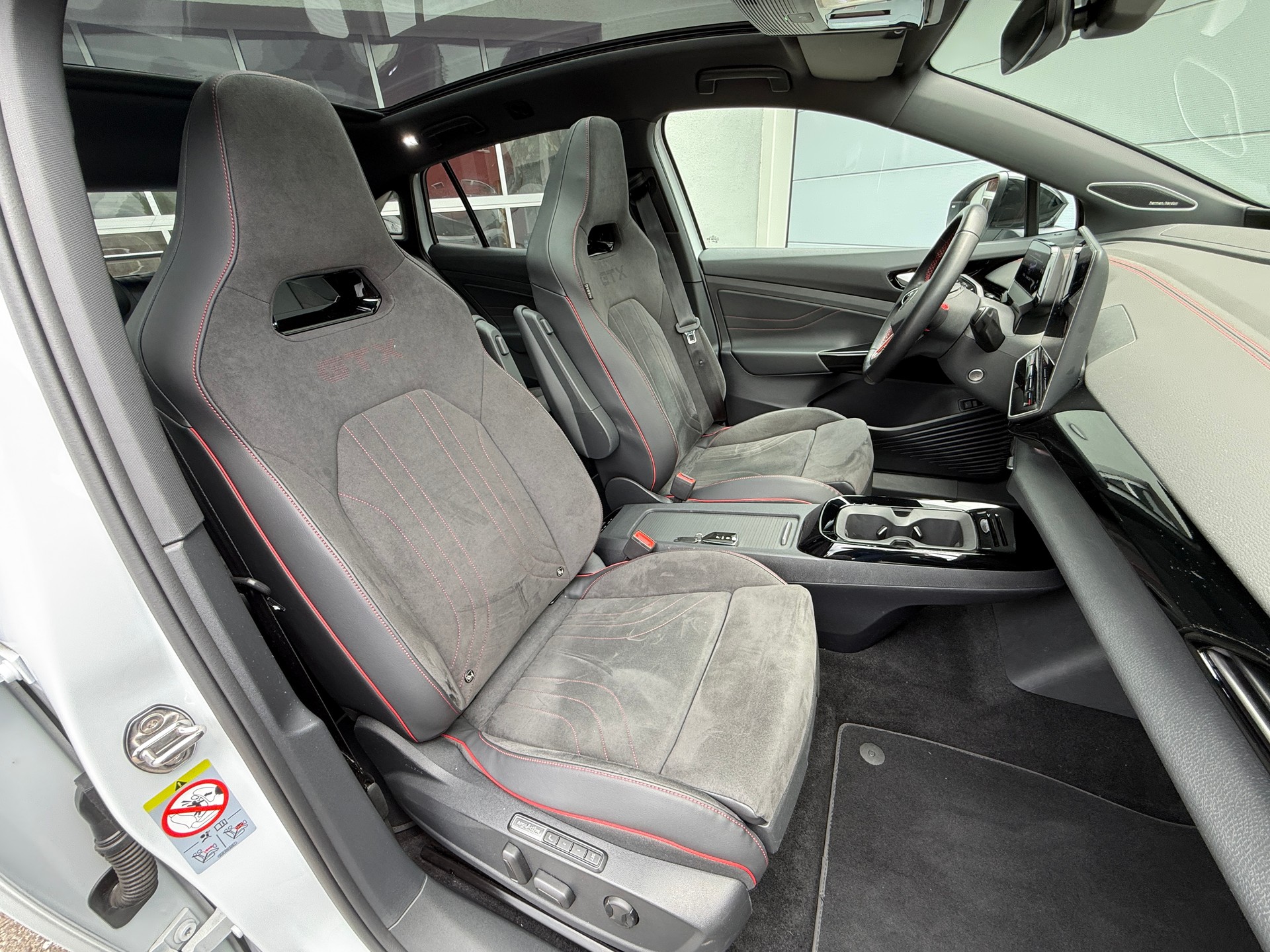 VW ID.5 GTX United 79 kWh 4Motion mit Anhängerkupplung & Panoramadach (neues Modell - 1. Inv. 11.2024)-image-18