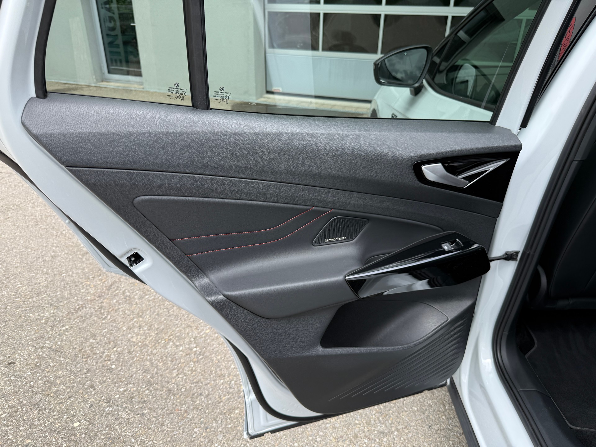 VW ID.5 GTX United 79 kWh 4Motion mit Anhängerkupplung & Panoramadach (neues Modell - 1. Inv. 11.2024)-image-28
