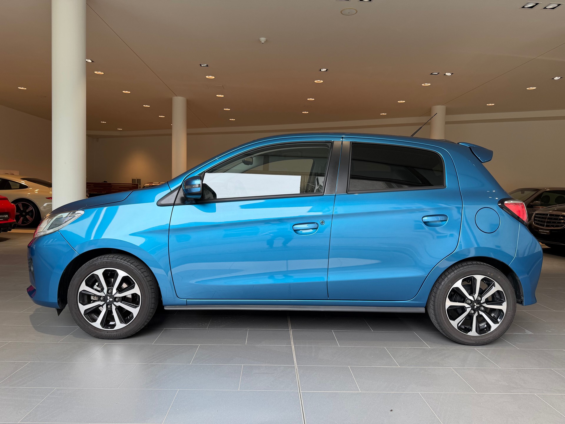 MITSUBISHI Space Star 1.2 CVT Intense+-showroom-element-2