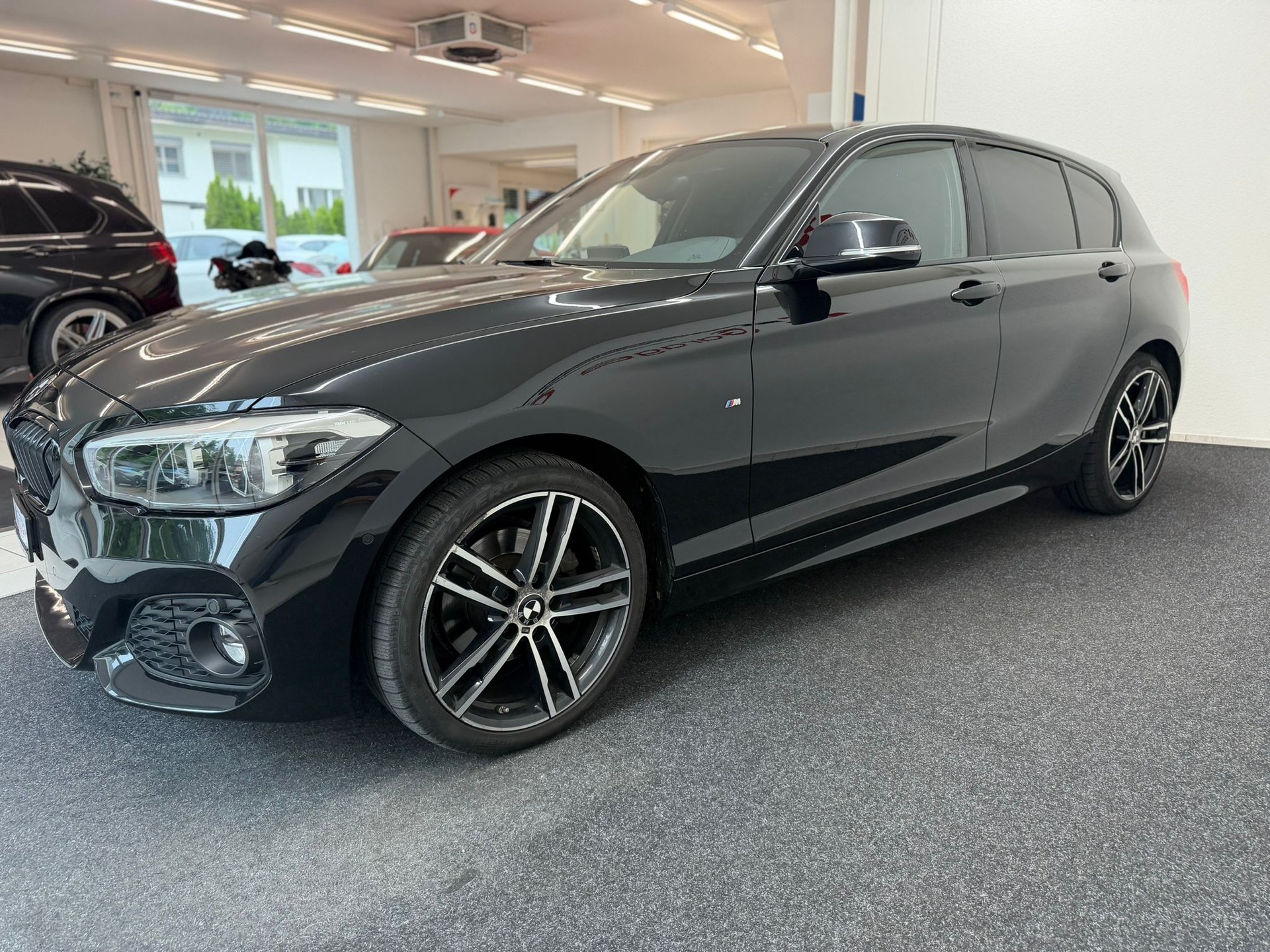 BMW 120d xDrive Edition M Sport Steptronic-image-5