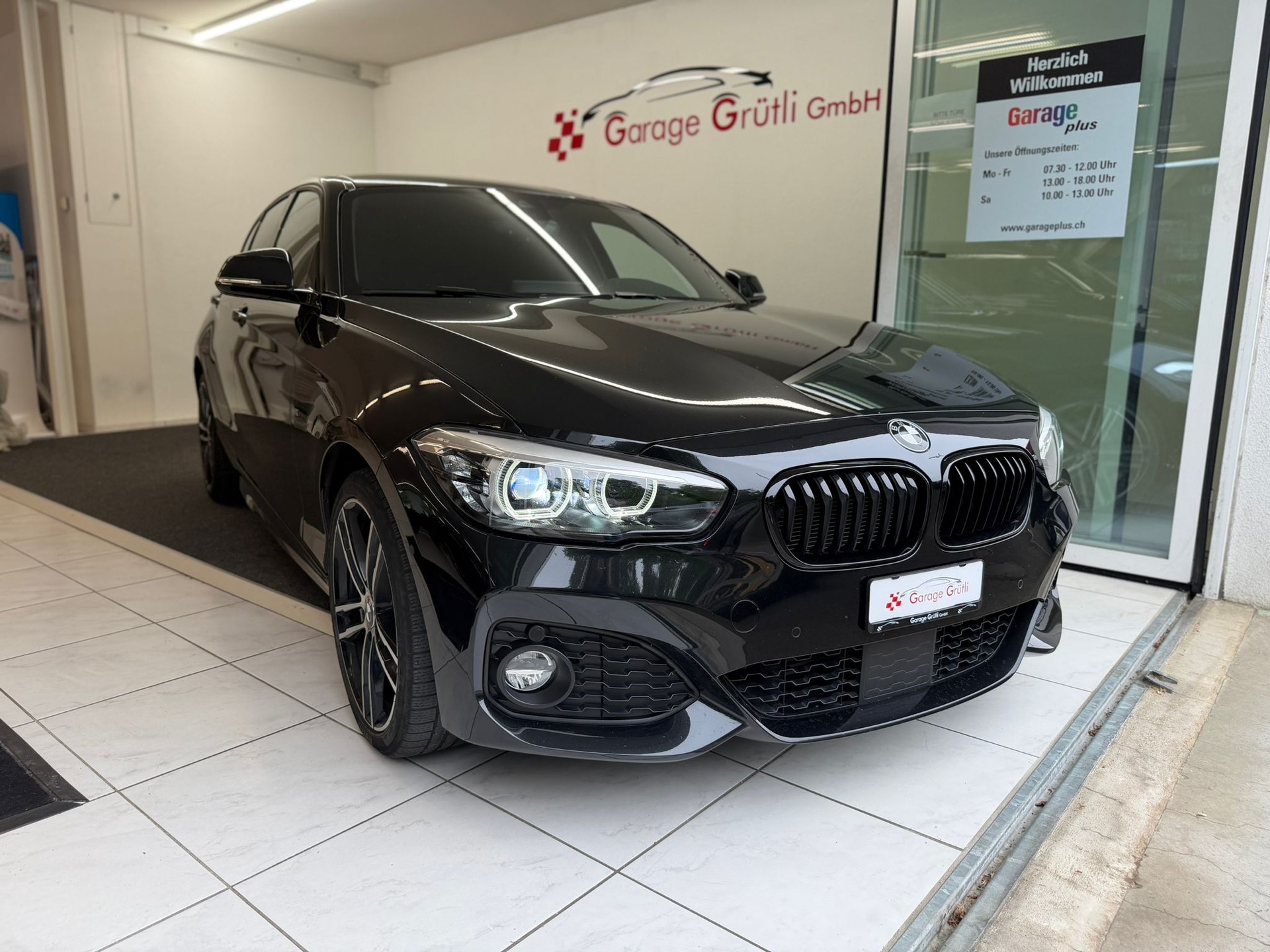 BMW 120d xDrive Edition M Sport Steptronic-image-19