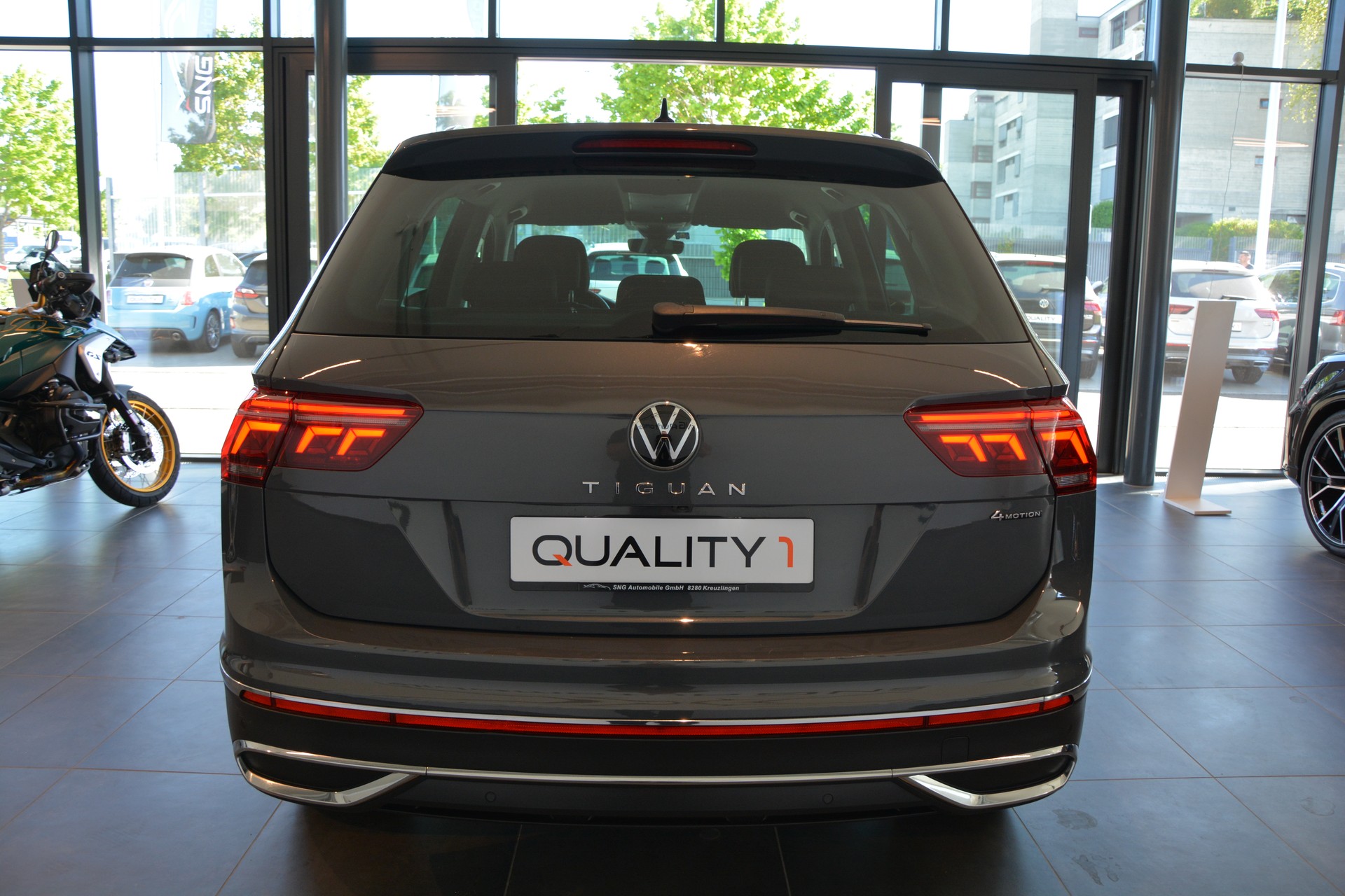 VW Tiguan 2.0TSI Elegance 4Motion DSG-image-4