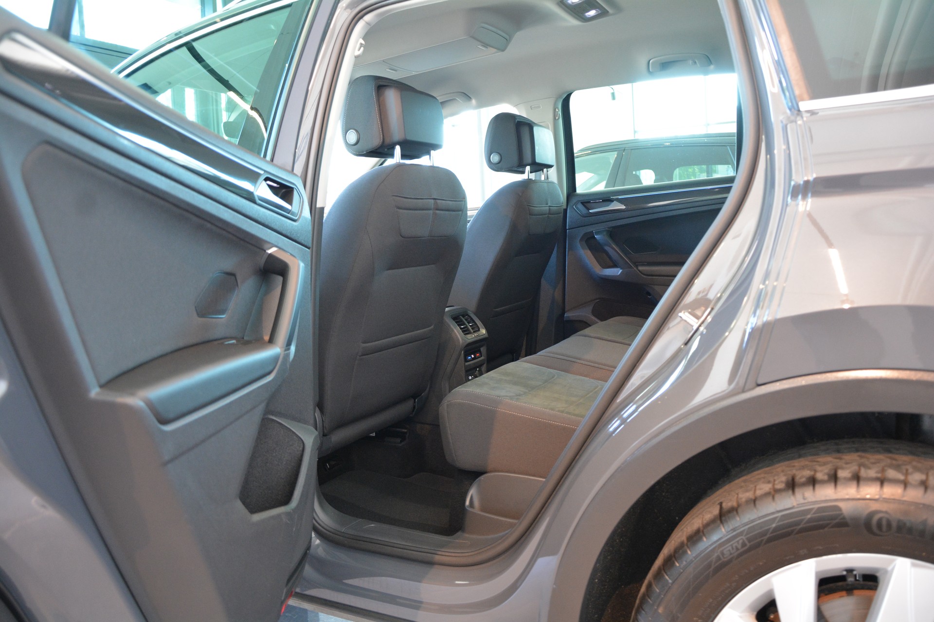 VW Tiguan 2.0TSI Elegance 4Motion DSG-image-10