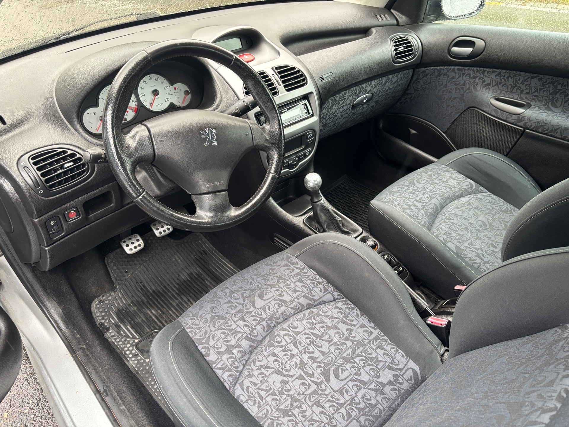PEUGEOT 206 1.6 16V XS (Sport)-image-6