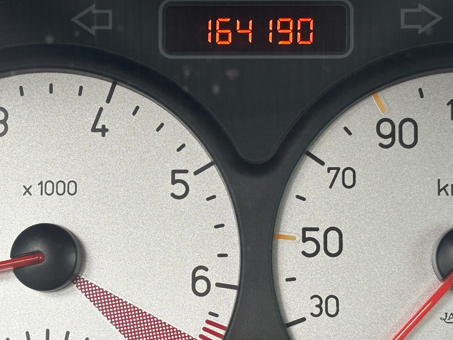 PEUGEOT 206 1.6 16V XS (Sport)-image-8