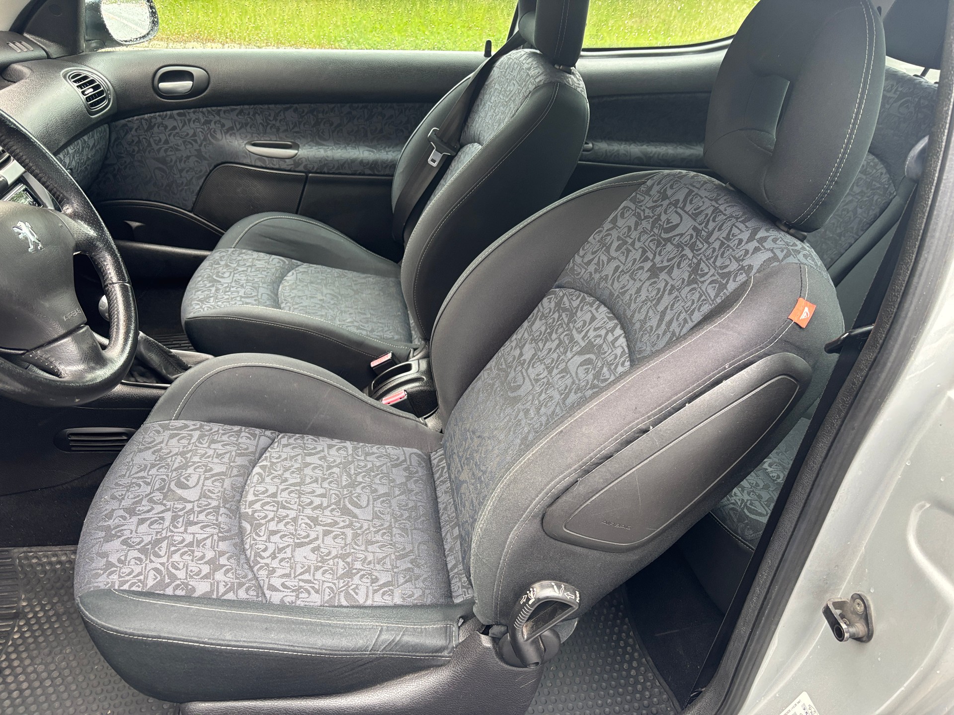 PEUGEOT 206 1.6 16V XS (Sport)-image-7