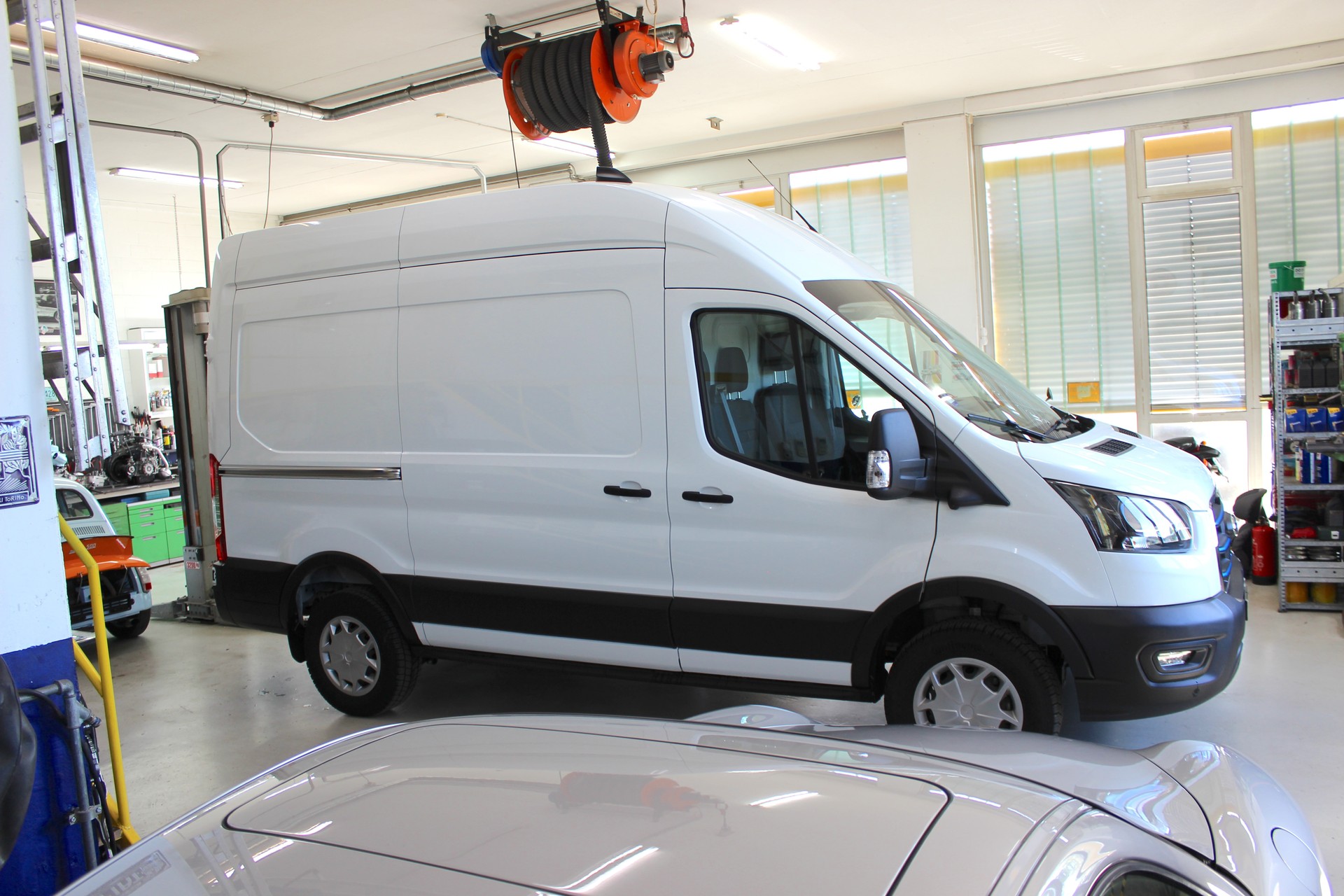 FORD E-Transit Van 350 L2 H3 Trend RWD 68kWh 💥 TOP Ausstattung 💥 Lieferung möglich-showroom-element-2