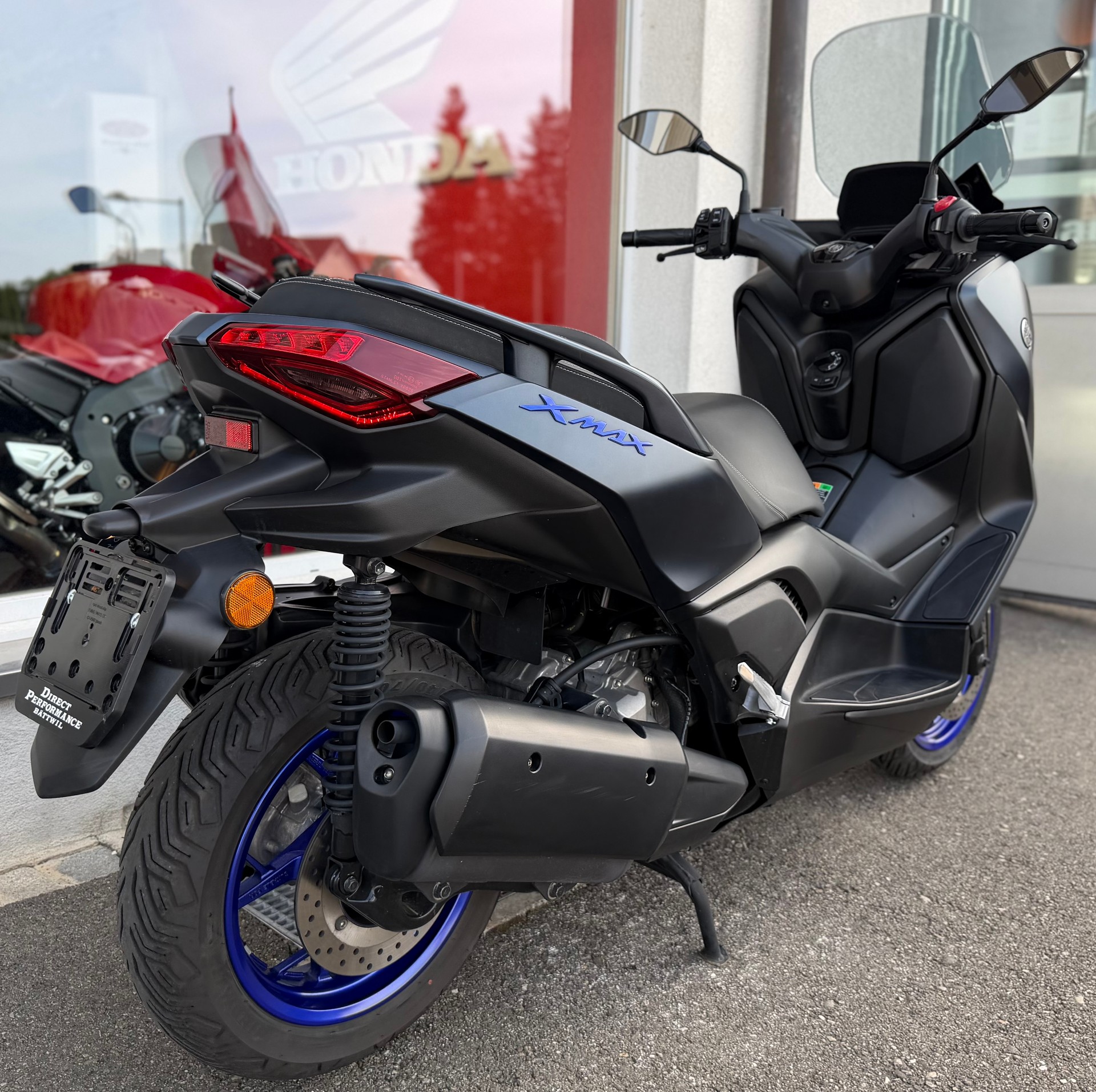 YAMAHA X-Max 300-showroom-element-3