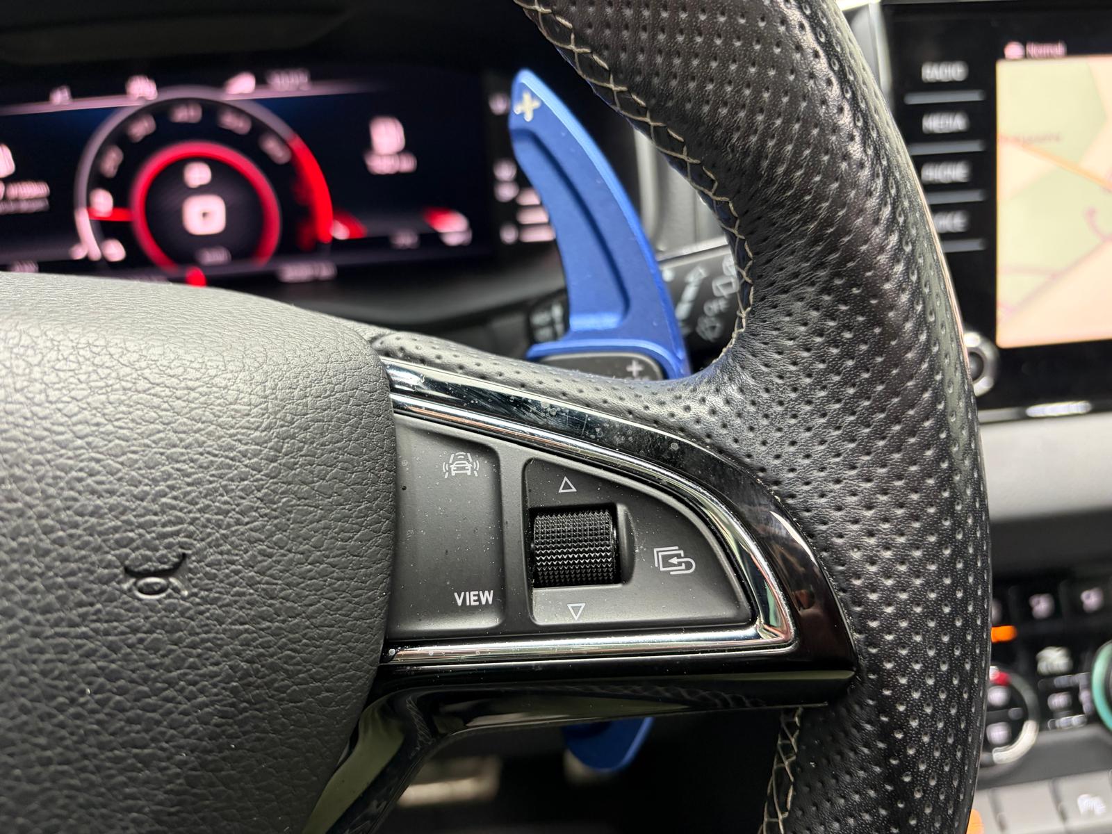 SKODA Karoq 2.0 TSI SportLine 4x4 DSG-image-17