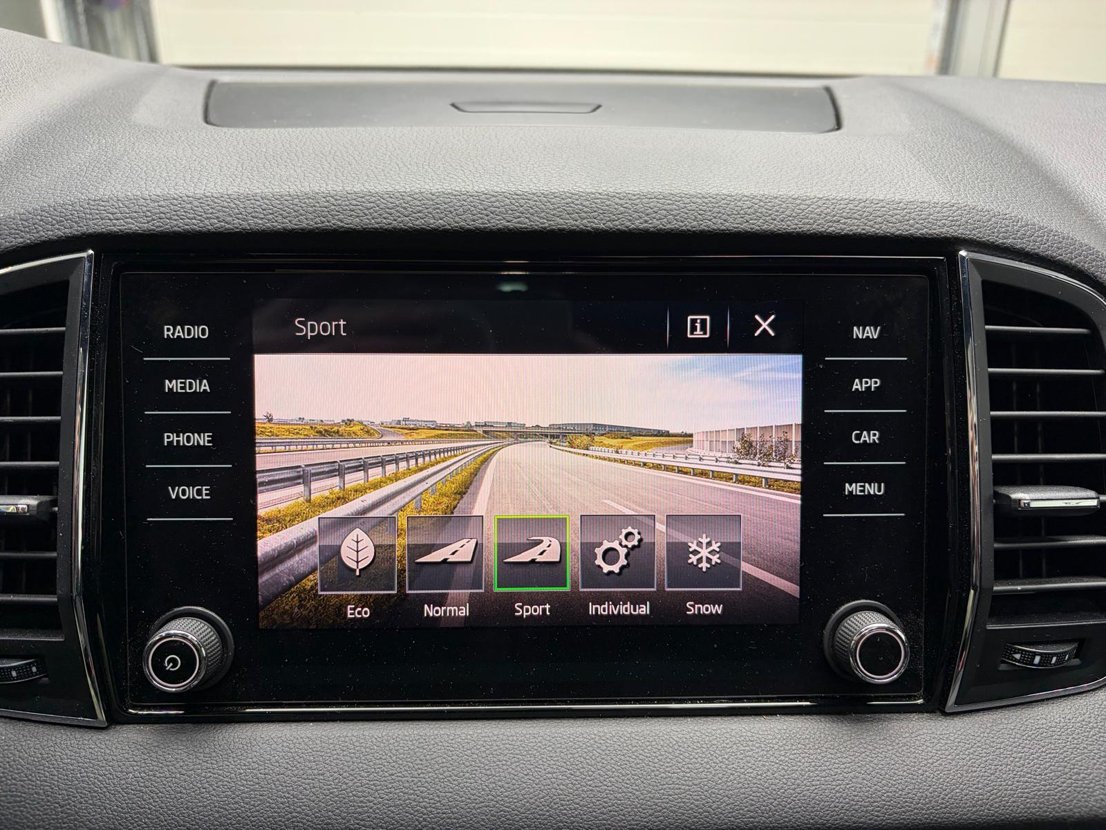 SKODA Karoq 2.0 TSI SportLine 4x4 DSG-image-20