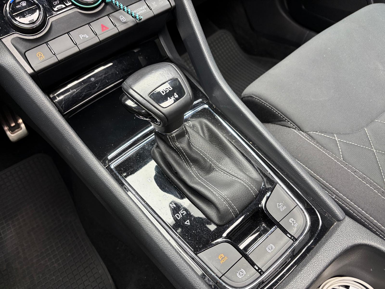 SKODA Karoq 2.0 TSI SportLine 4x4 DSG-image-25
