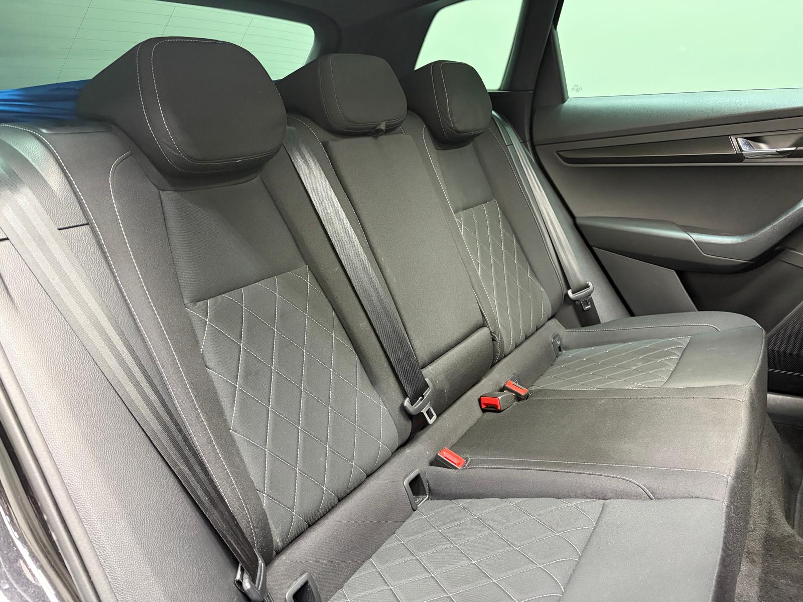 SKODA Karoq 2.0 TSI SportLine 4x4 DSG-image-12
