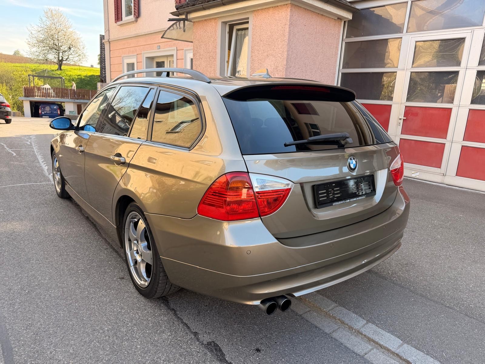 BMW 325xi Touring Automat-image-3