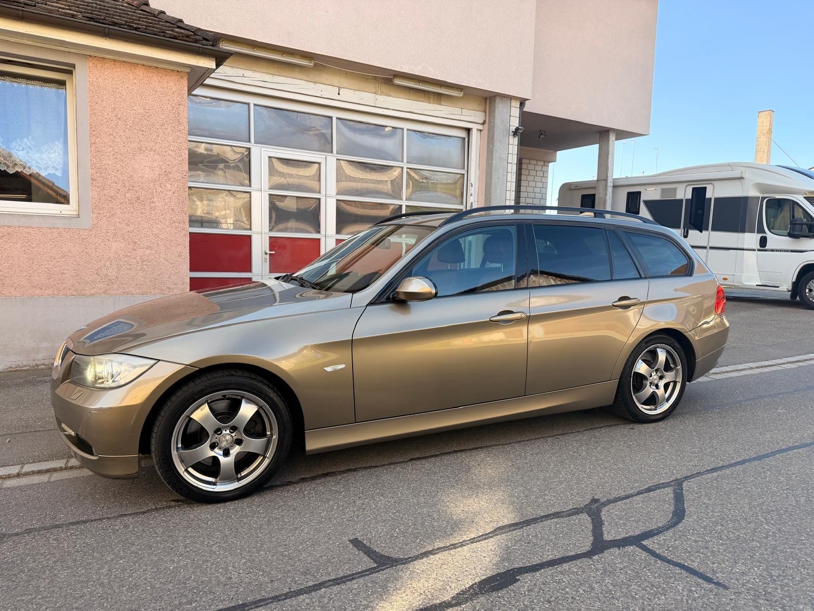BMW 325xi Touring Automat-image-4
