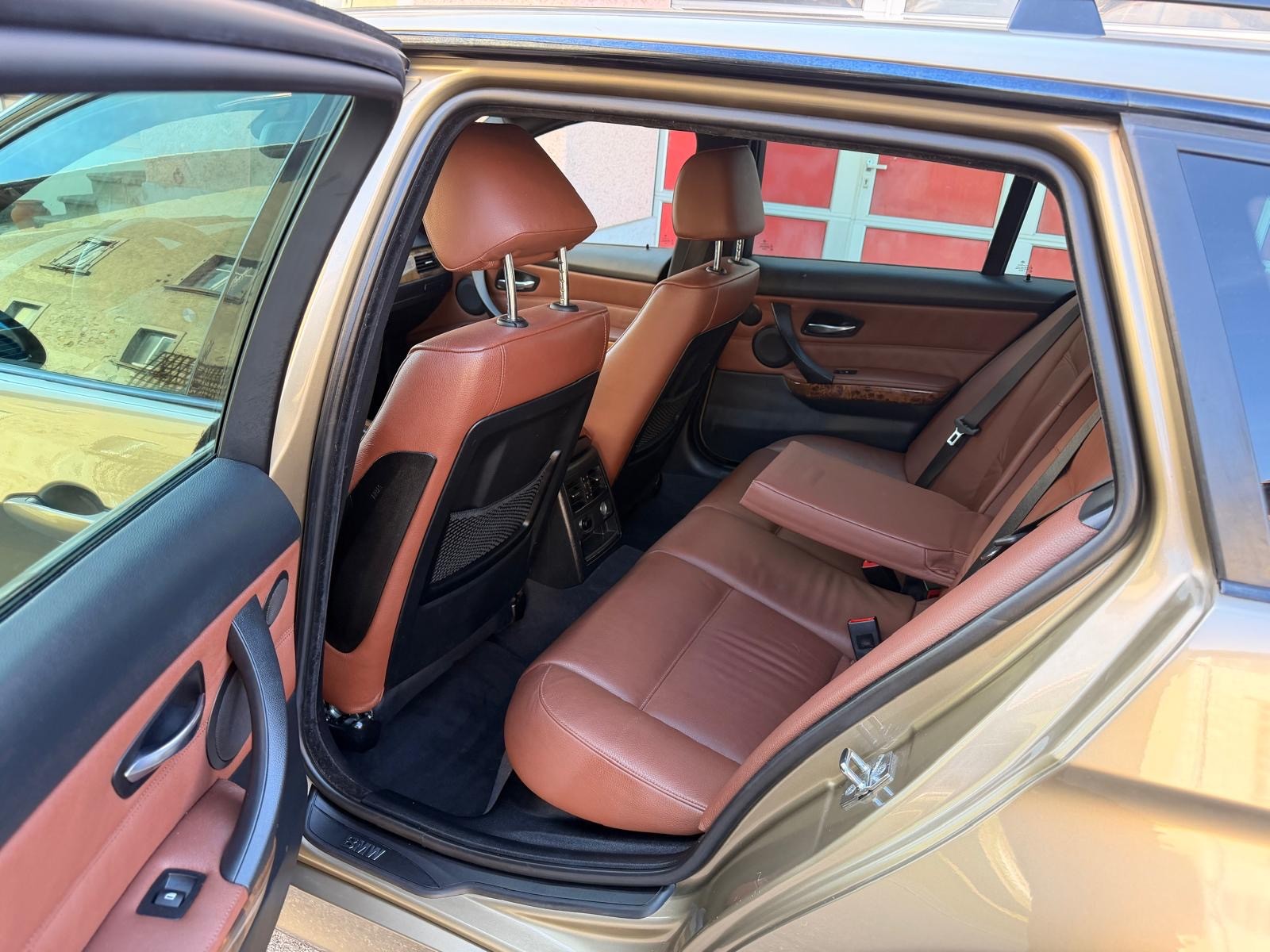 BMW 325xi Touring Automat-image-8