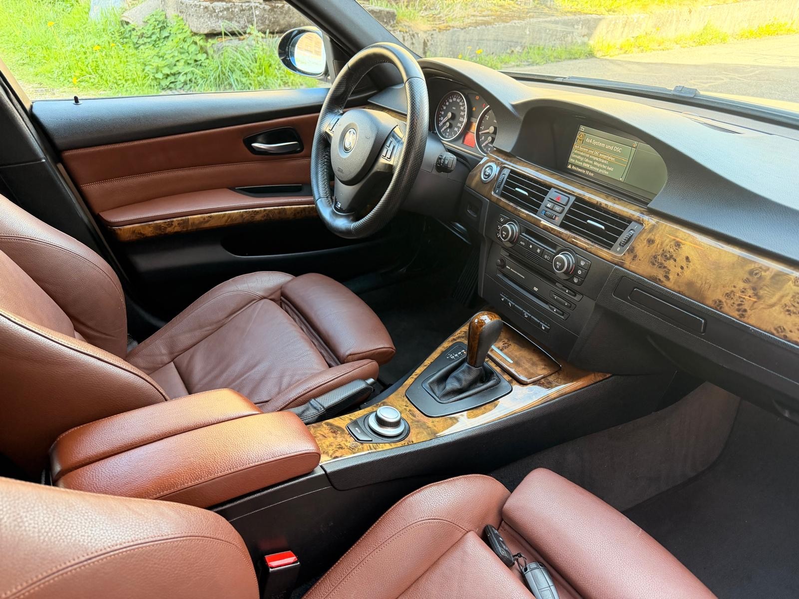 BMW 325xi Touring Automat-image-11