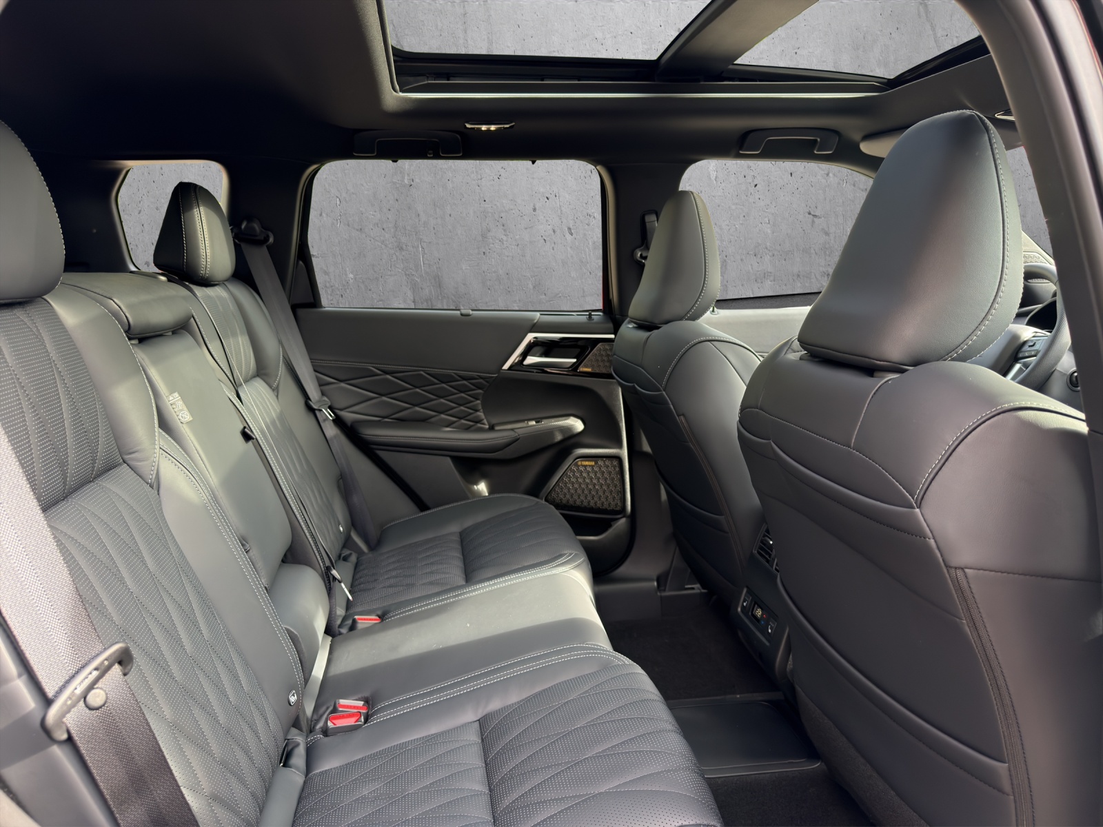 MITSUBISHI Outlander 2.4 PHEV Sport 4x4-image-13