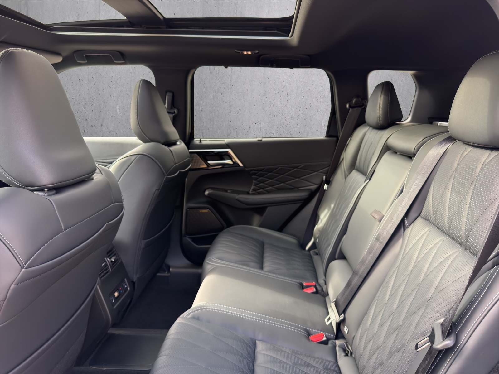 MITSUBISHI Outlander 2.4 PHEV Sport 4x4-image-12