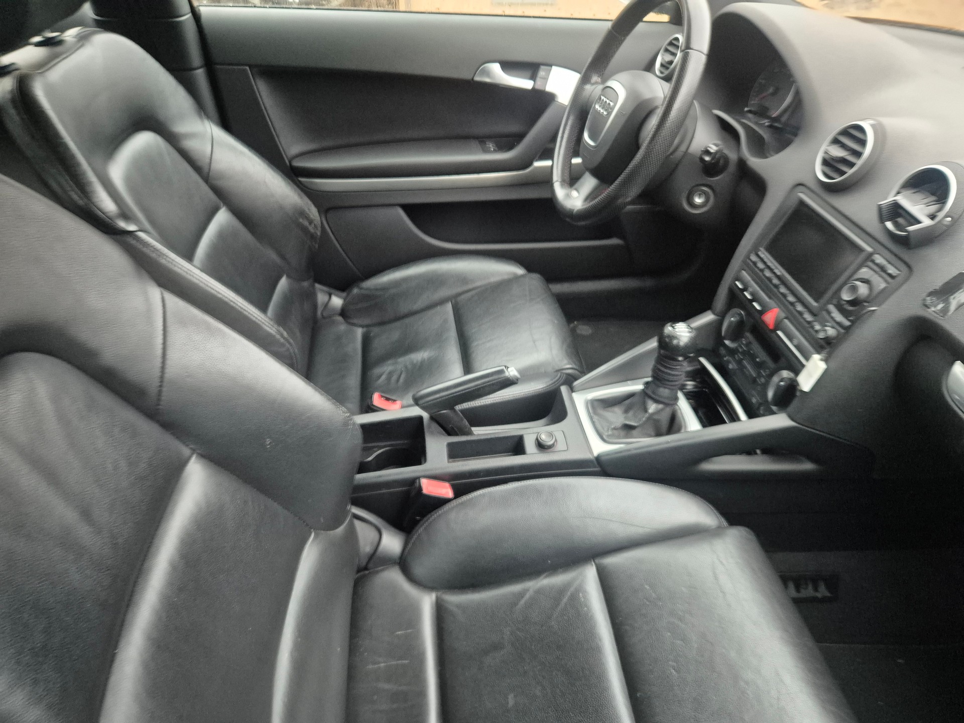 AUDI A3 2.0 TDI S-line quattro ff options-image-4