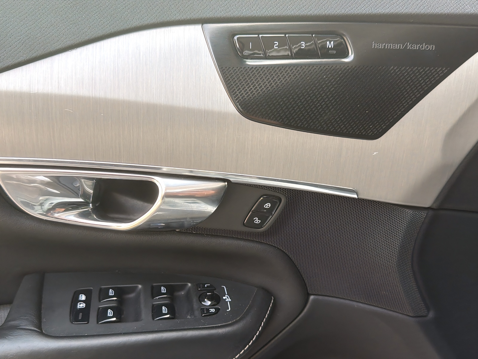 VOLVO XC90 2.0 B5 MH Momentum 5P. AWD-image-15